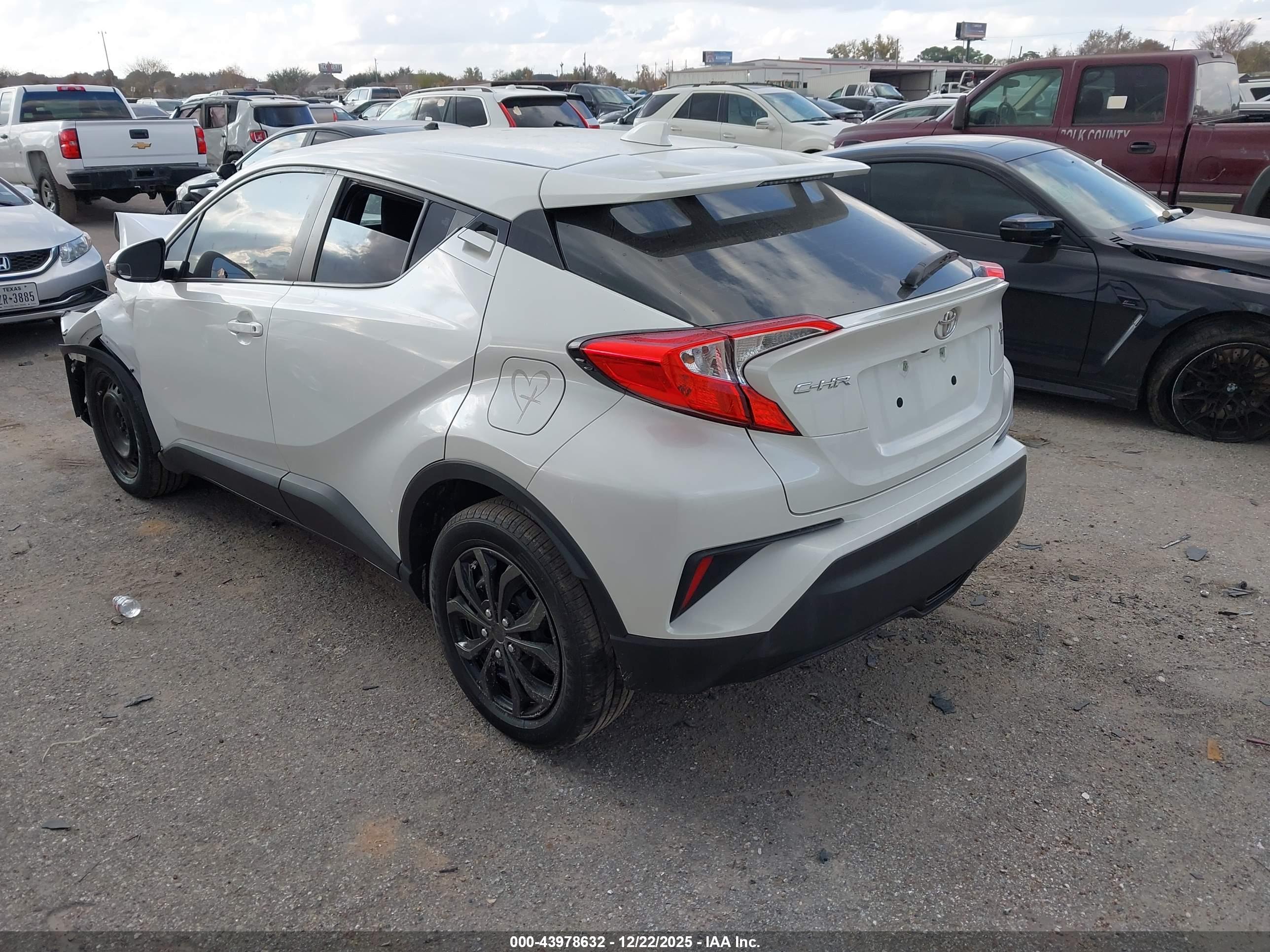 TOYOTA C-HR image 3
