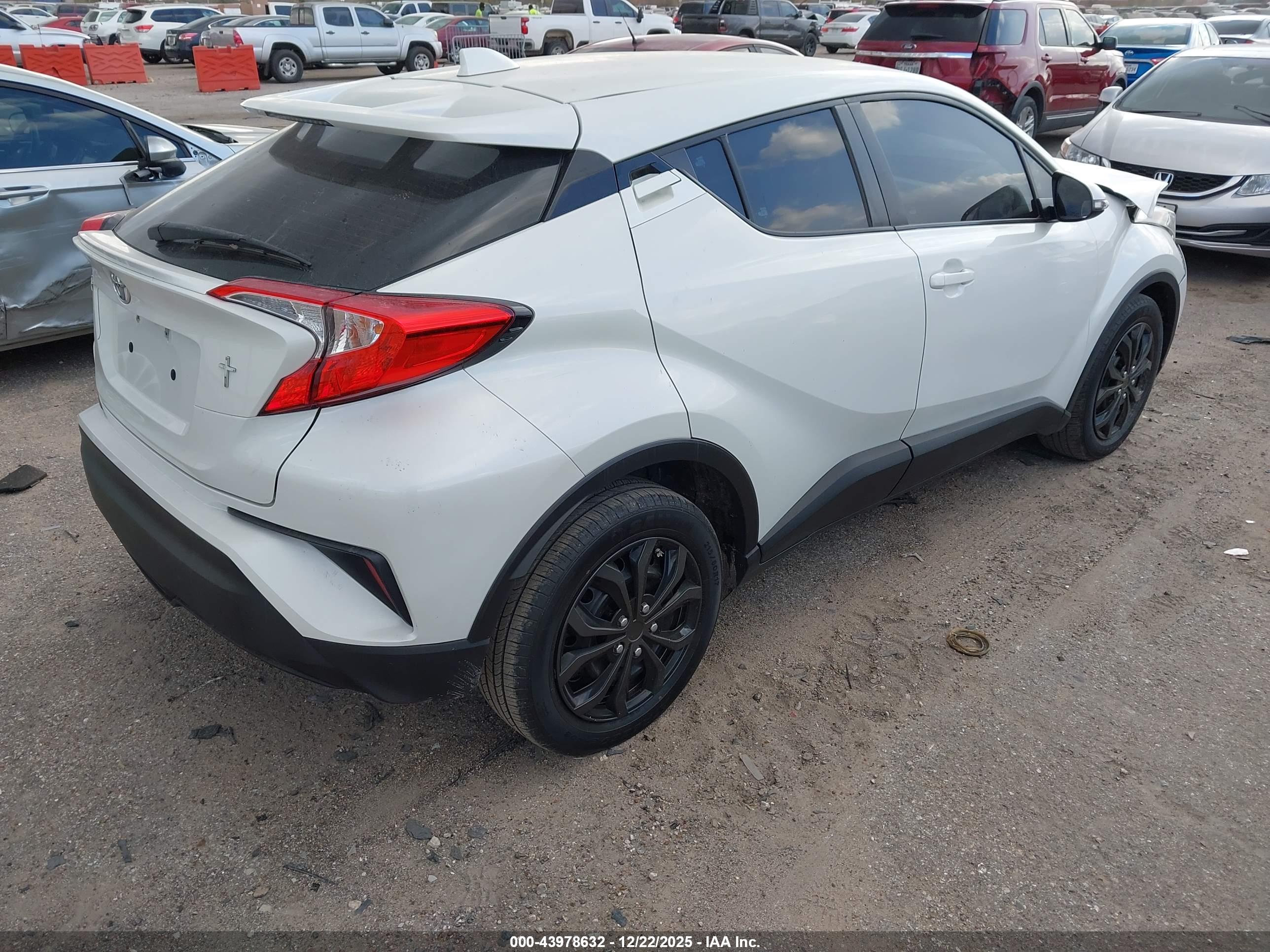 TOYOTA C-HR image 4