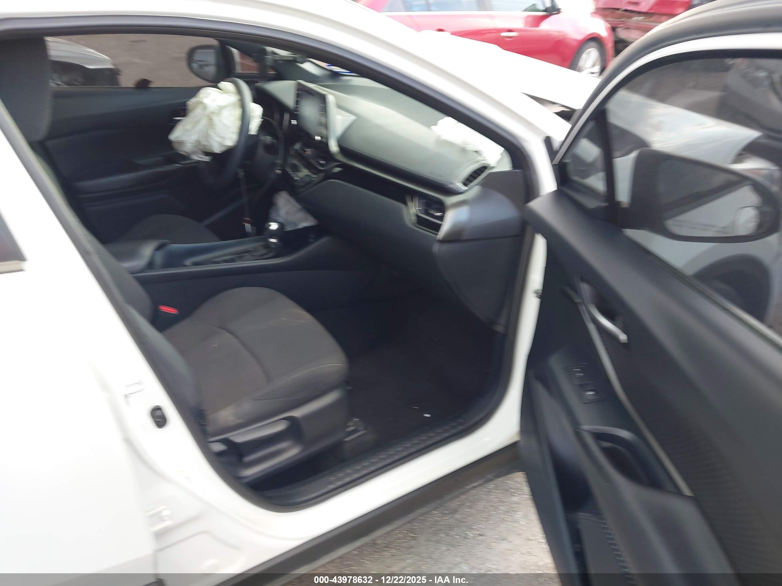 TOYOTA C-HR image 5
