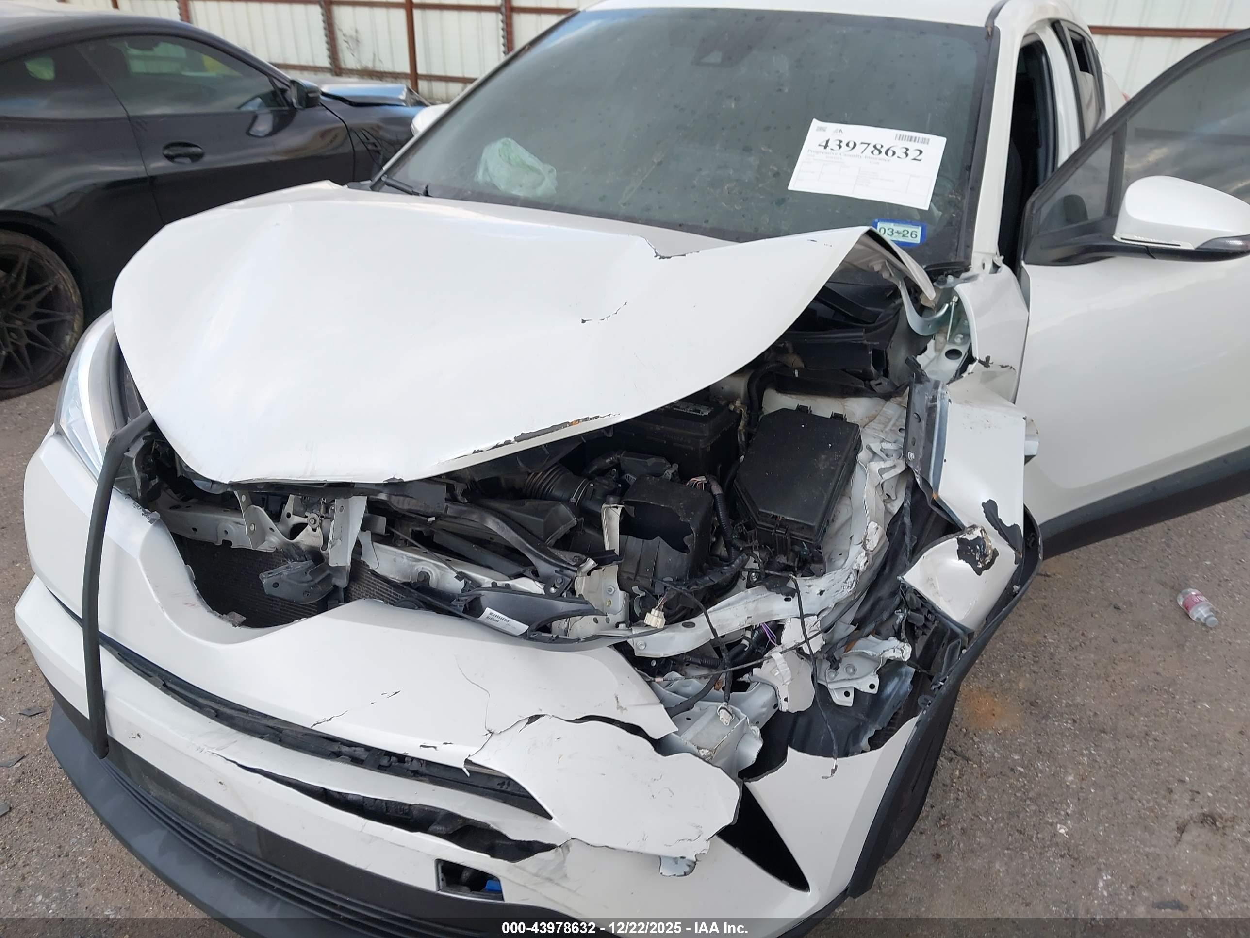 TOYOTA C-HR image 6
