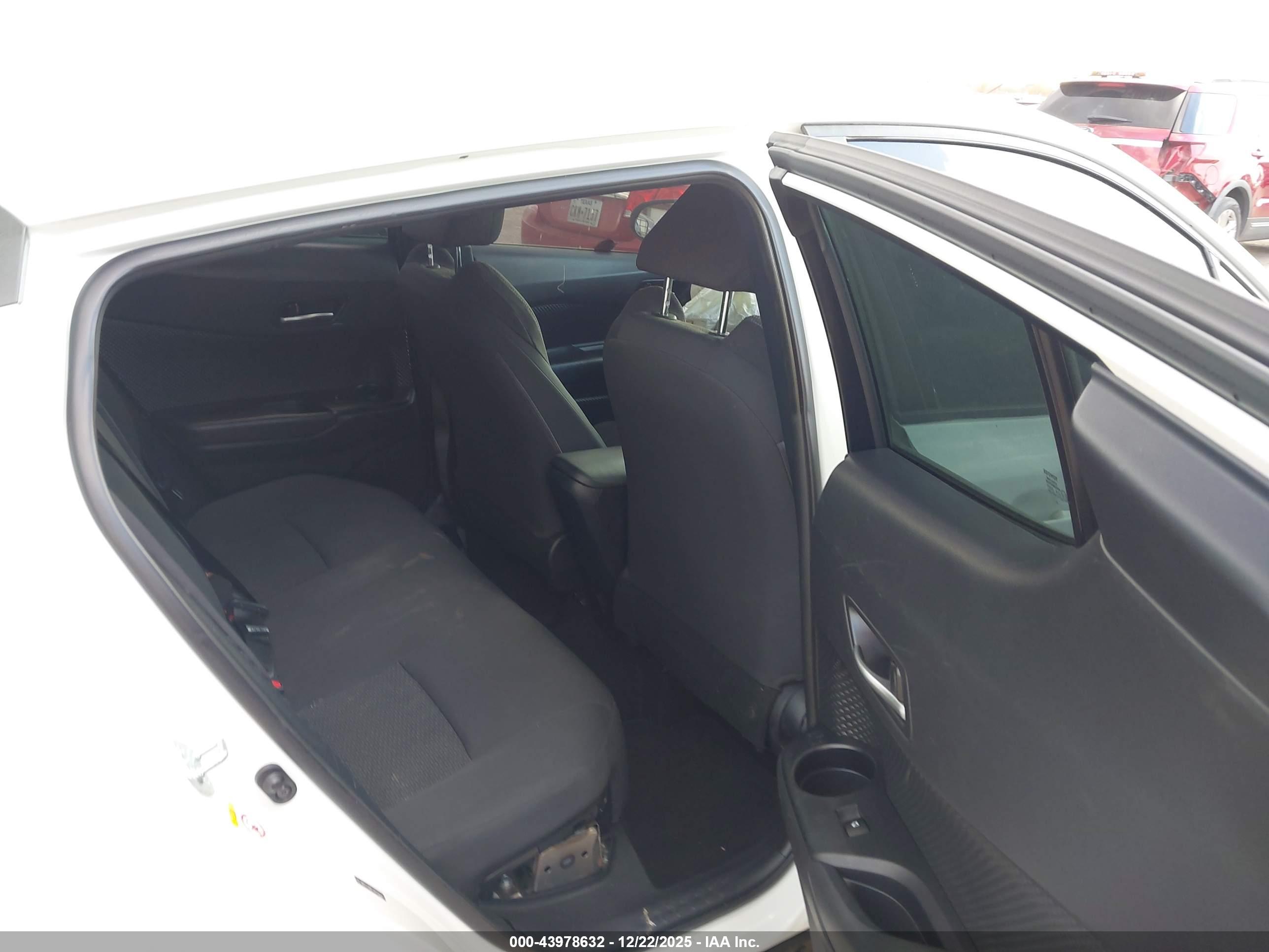 TOYOTA C-HR image 8