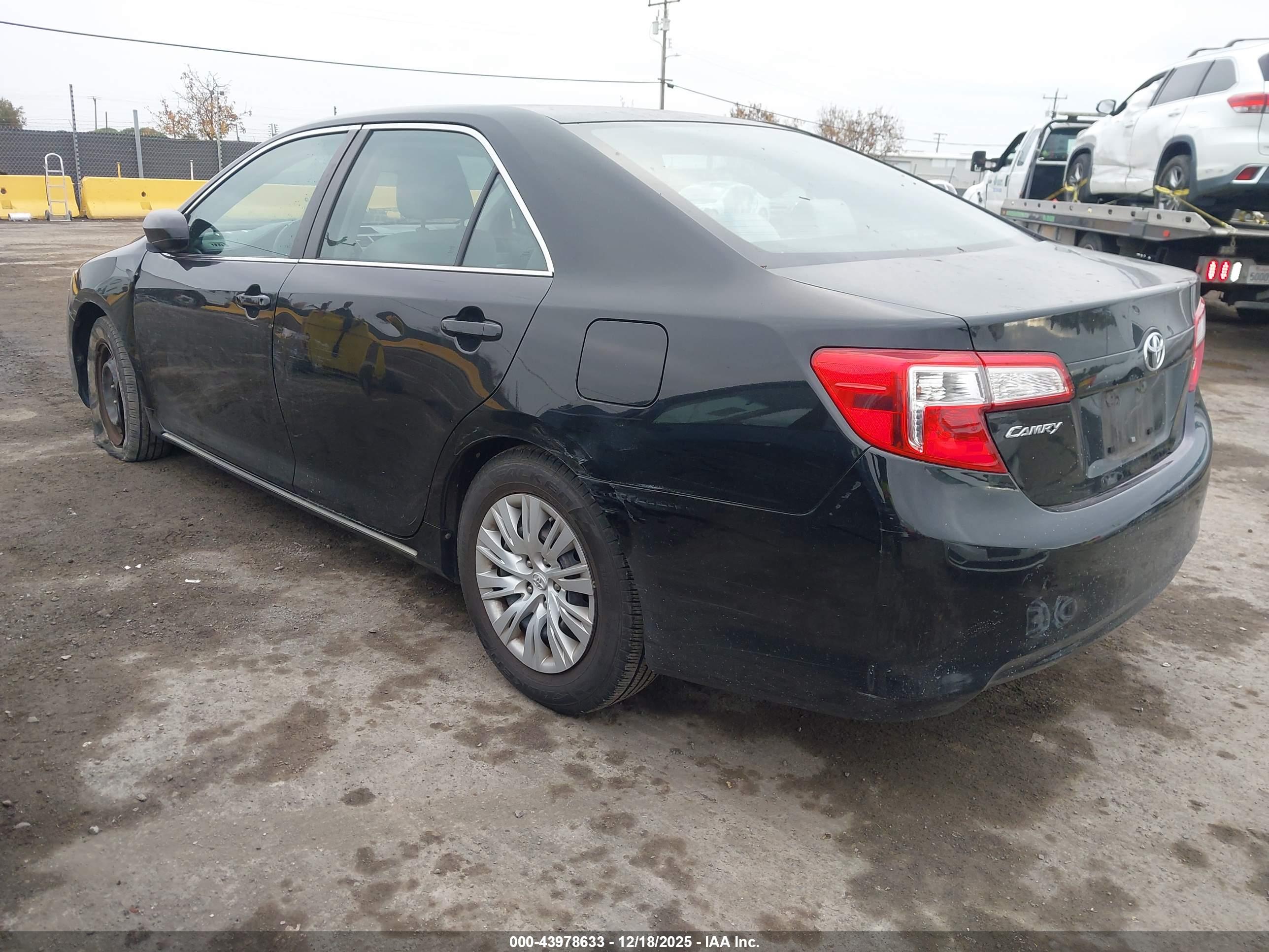 TOYOTA CAMRY image 3