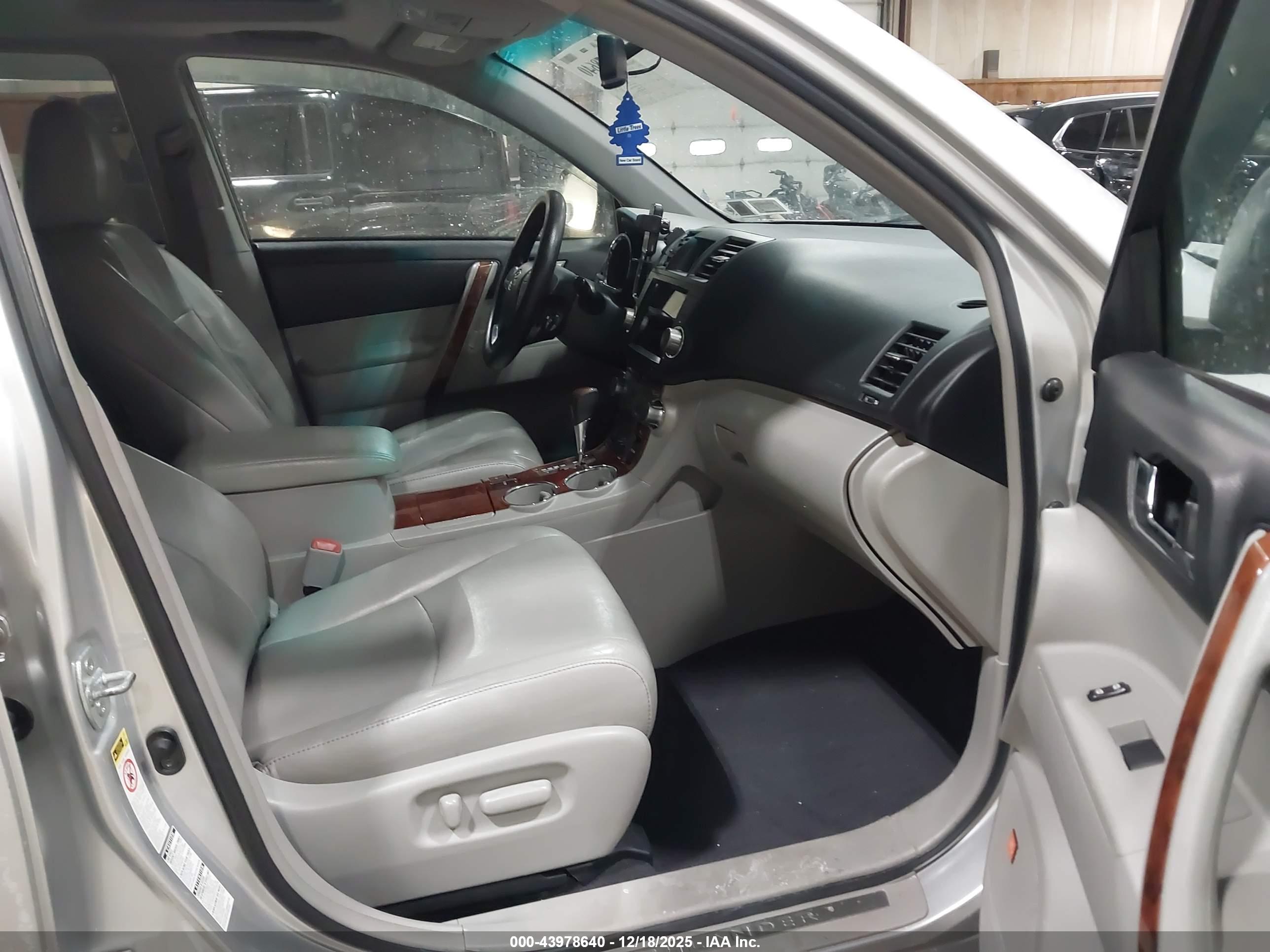 TOYOTA HIGHLANDER image 5