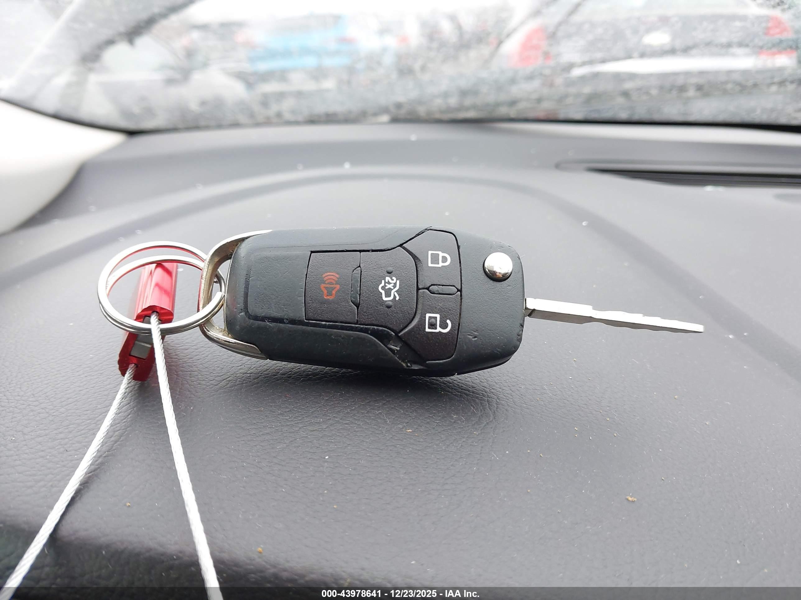 FORD FUSION image 11