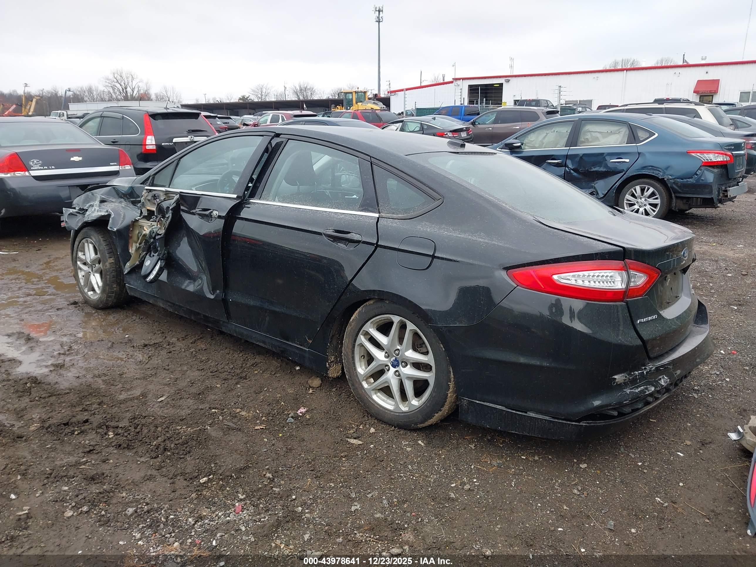 FORD FUSION image 3