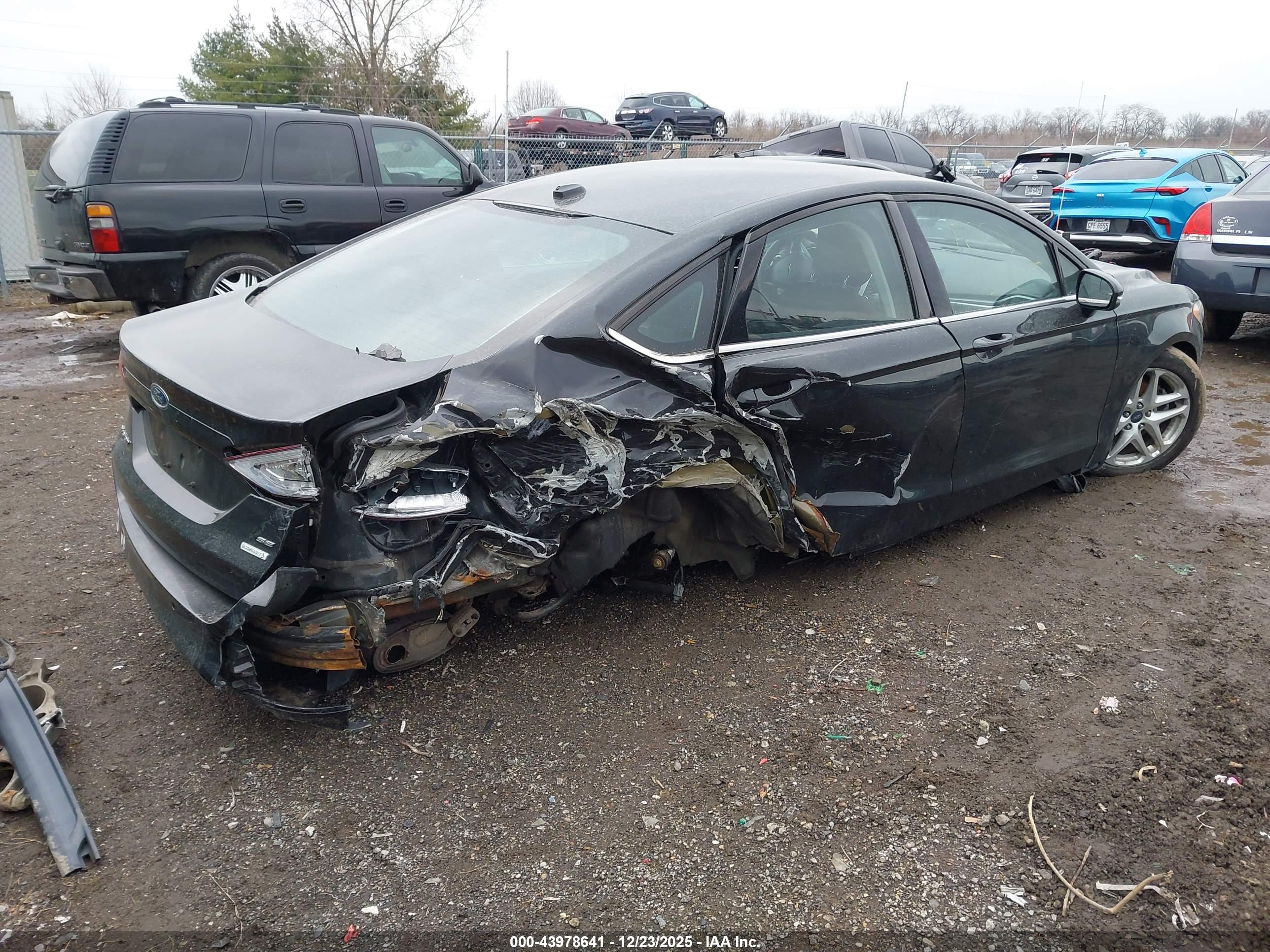 FORD FUSION image 4