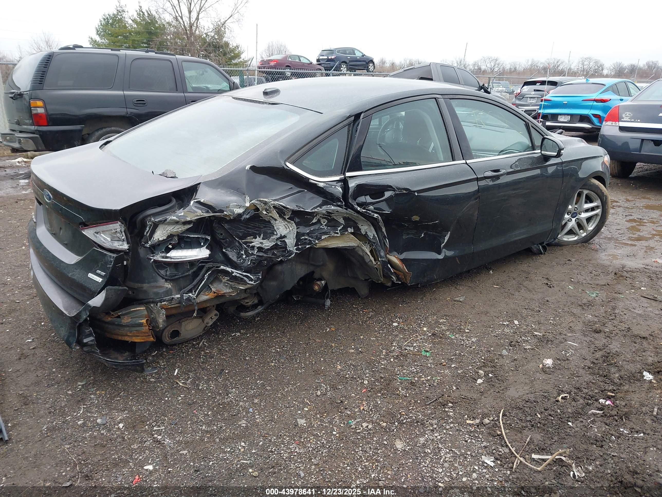 FORD FUSION image 6