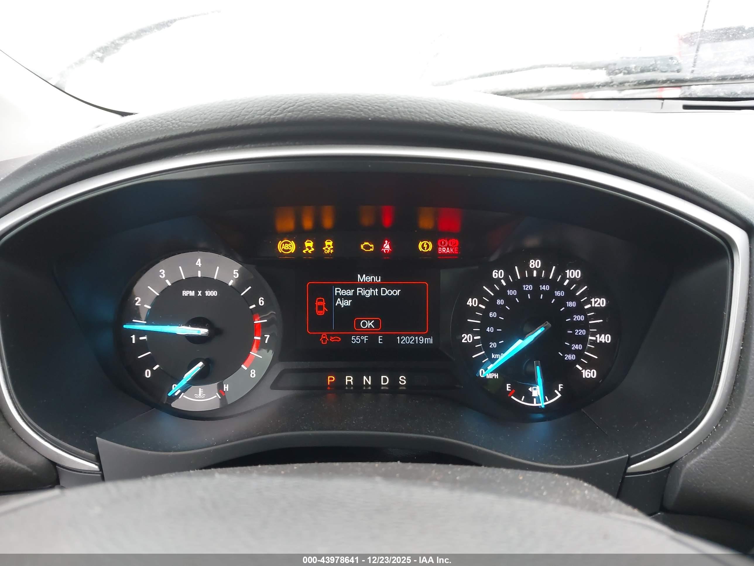 FORD FUSION image 7