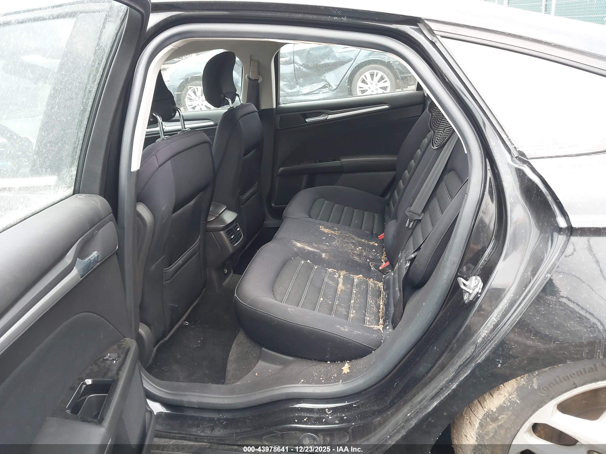 FORD FUSION image 8