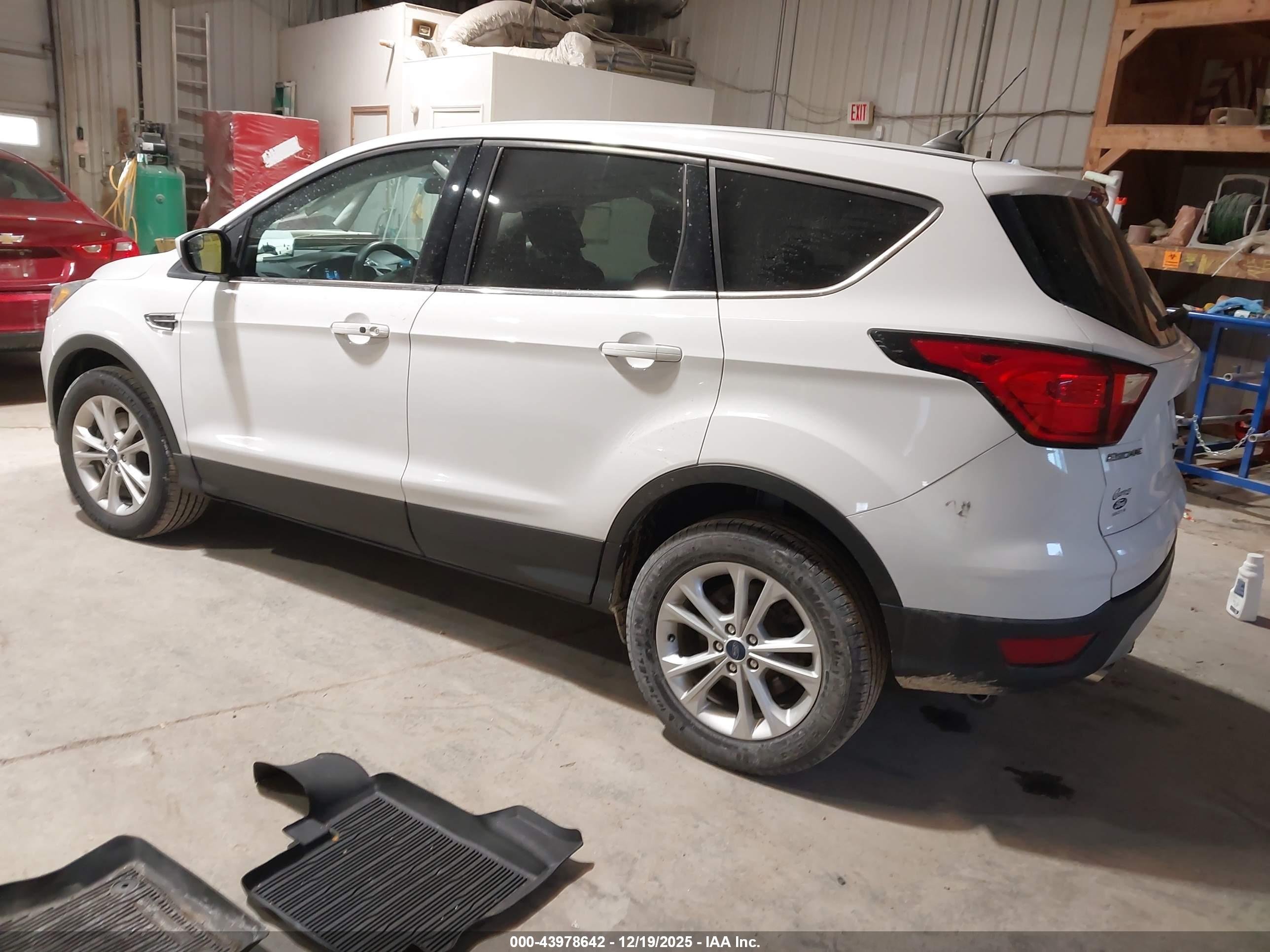 FORD ESCAPE image 3