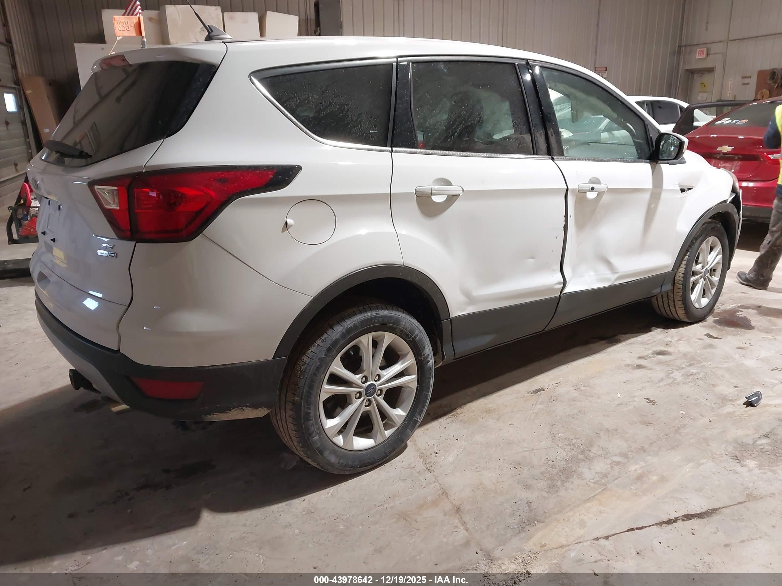 FORD ESCAPE image 4