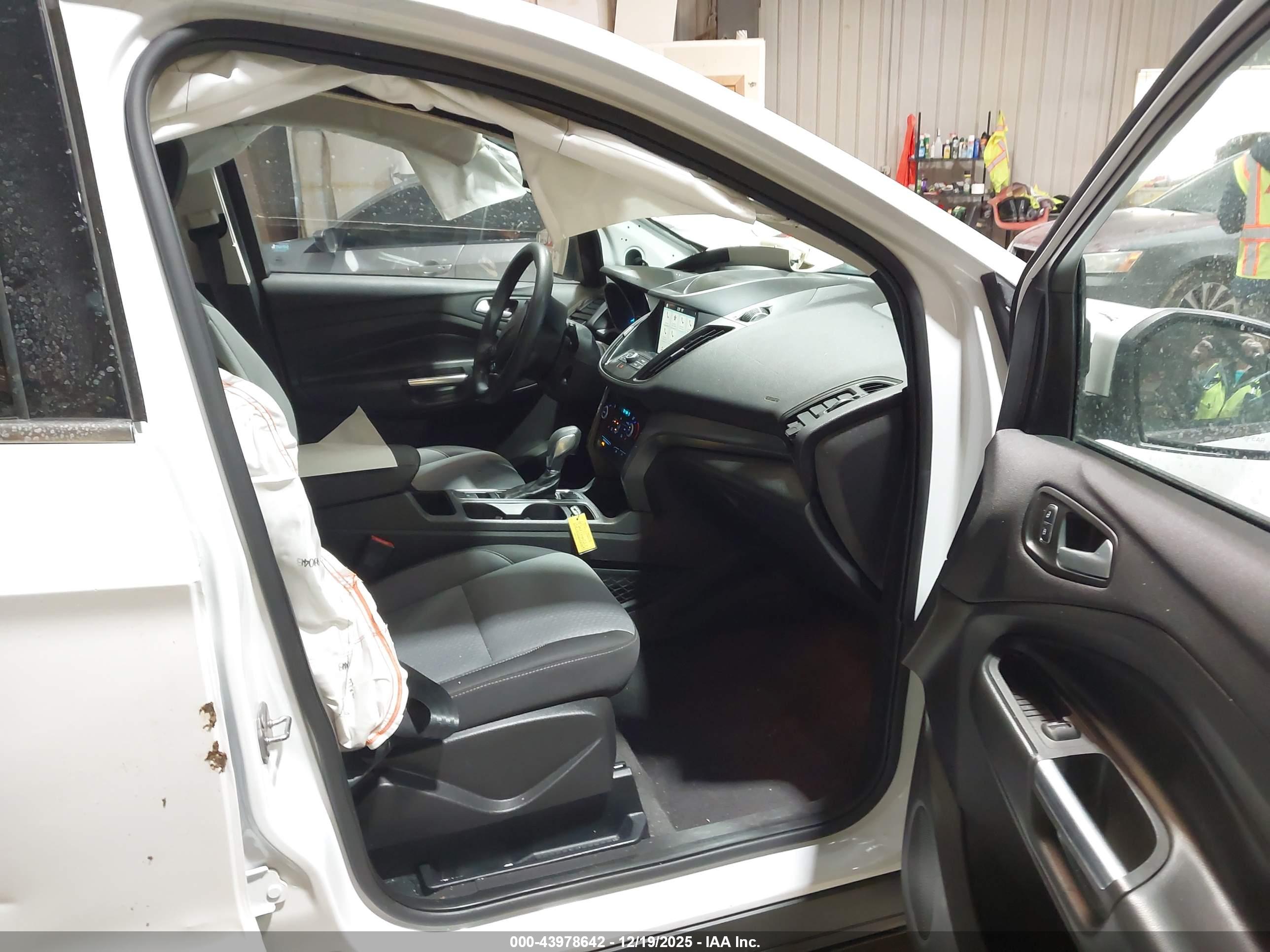 FORD ESCAPE image 5