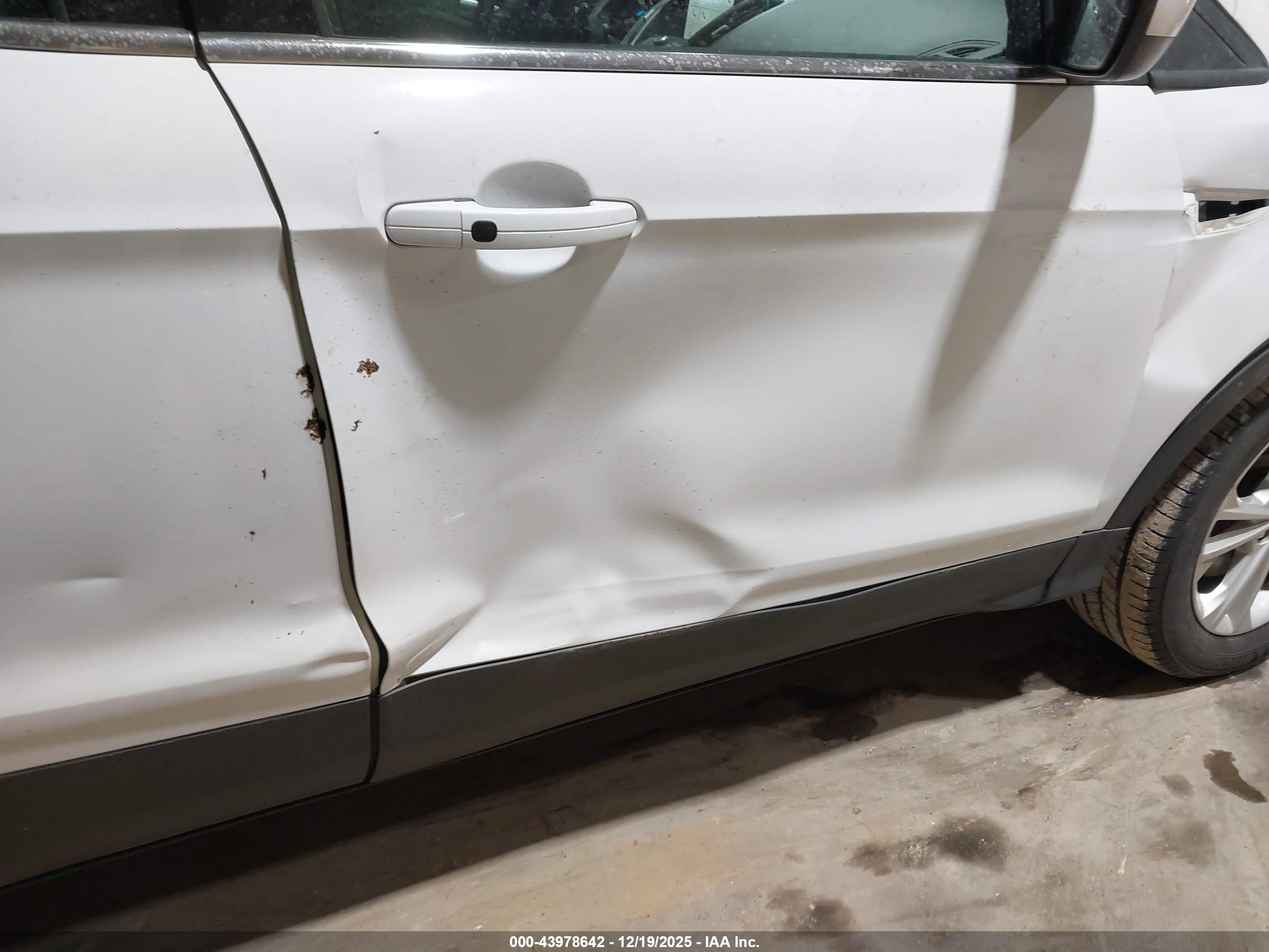 FORD ESCAPE image 6