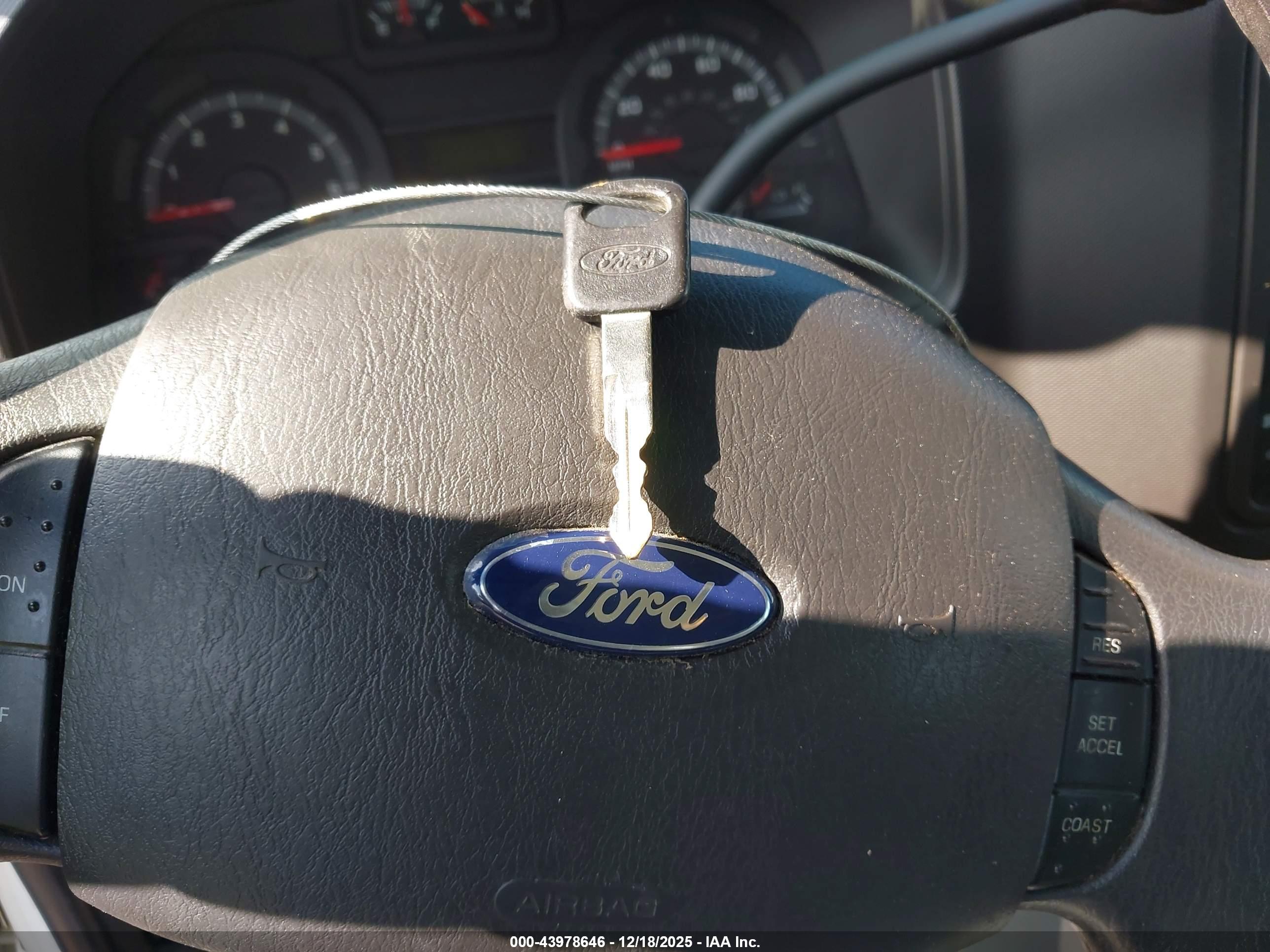 FORD E-350 image 11