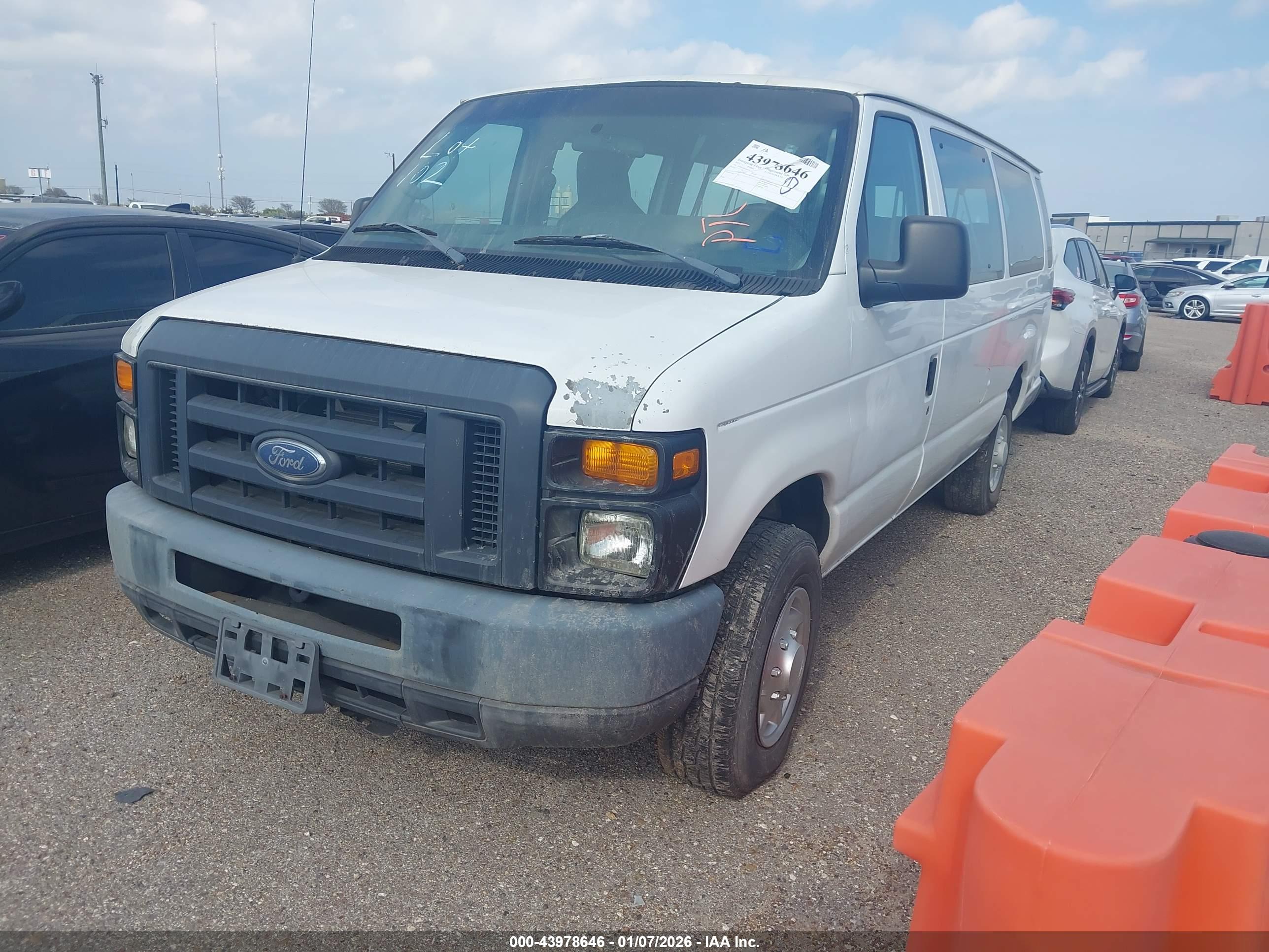 FORD E-350 image 2