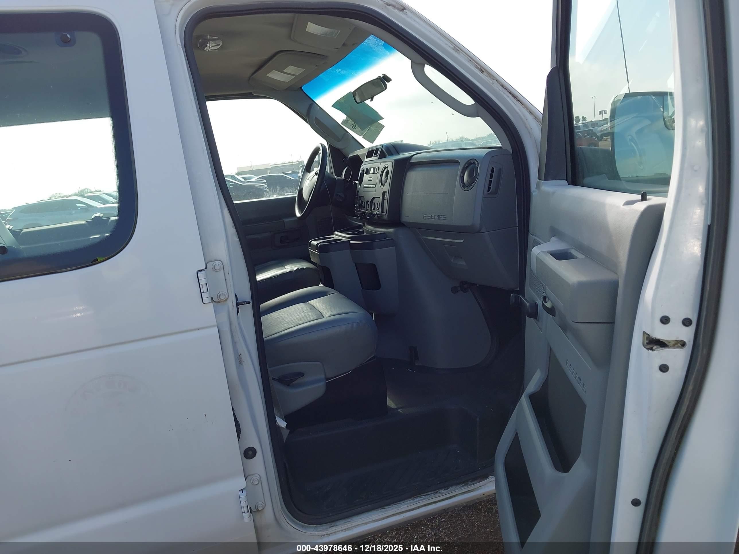 FORD E-350 image 5