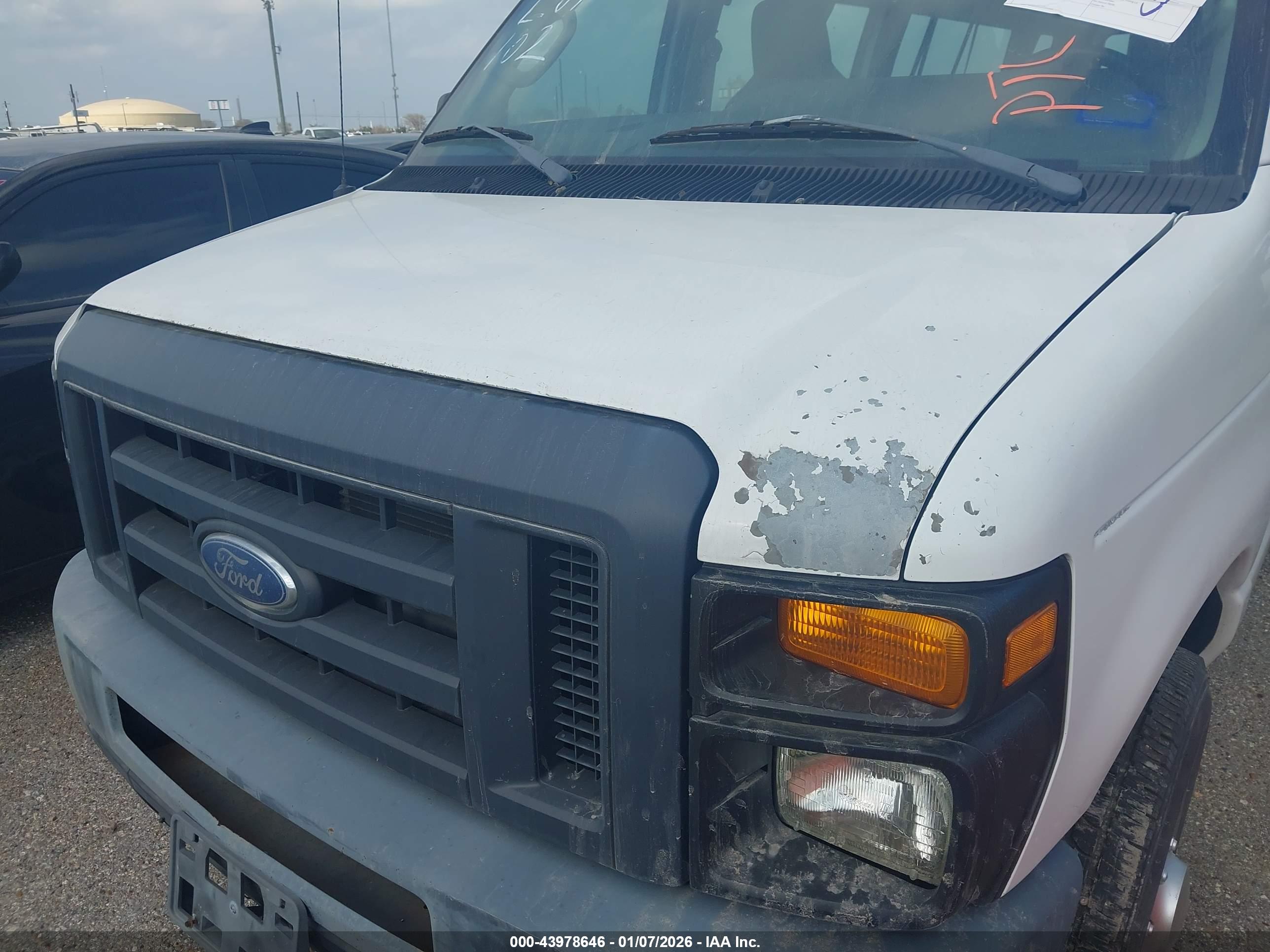FORD E-350 image 6