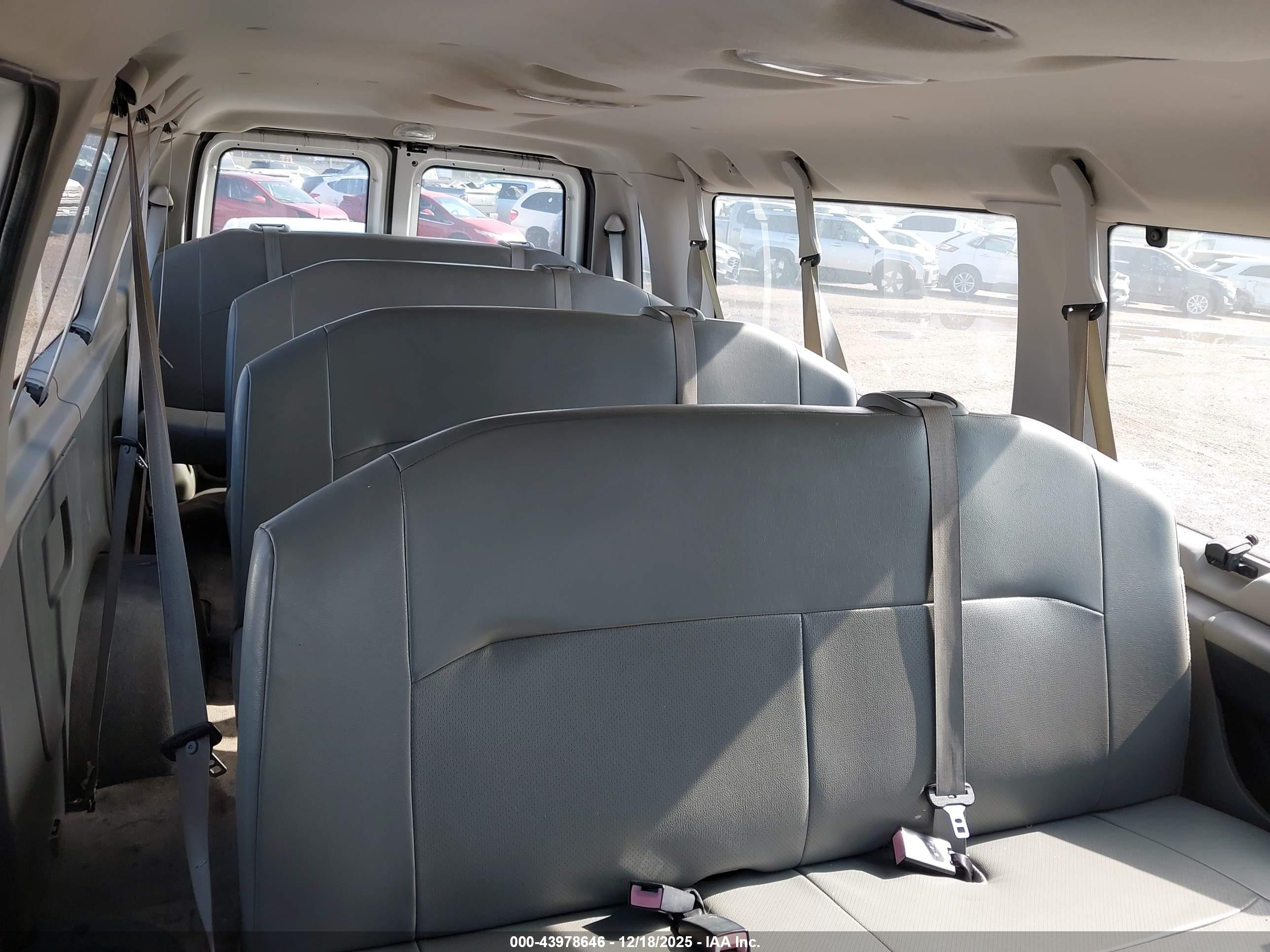 FORD E-350 image 8