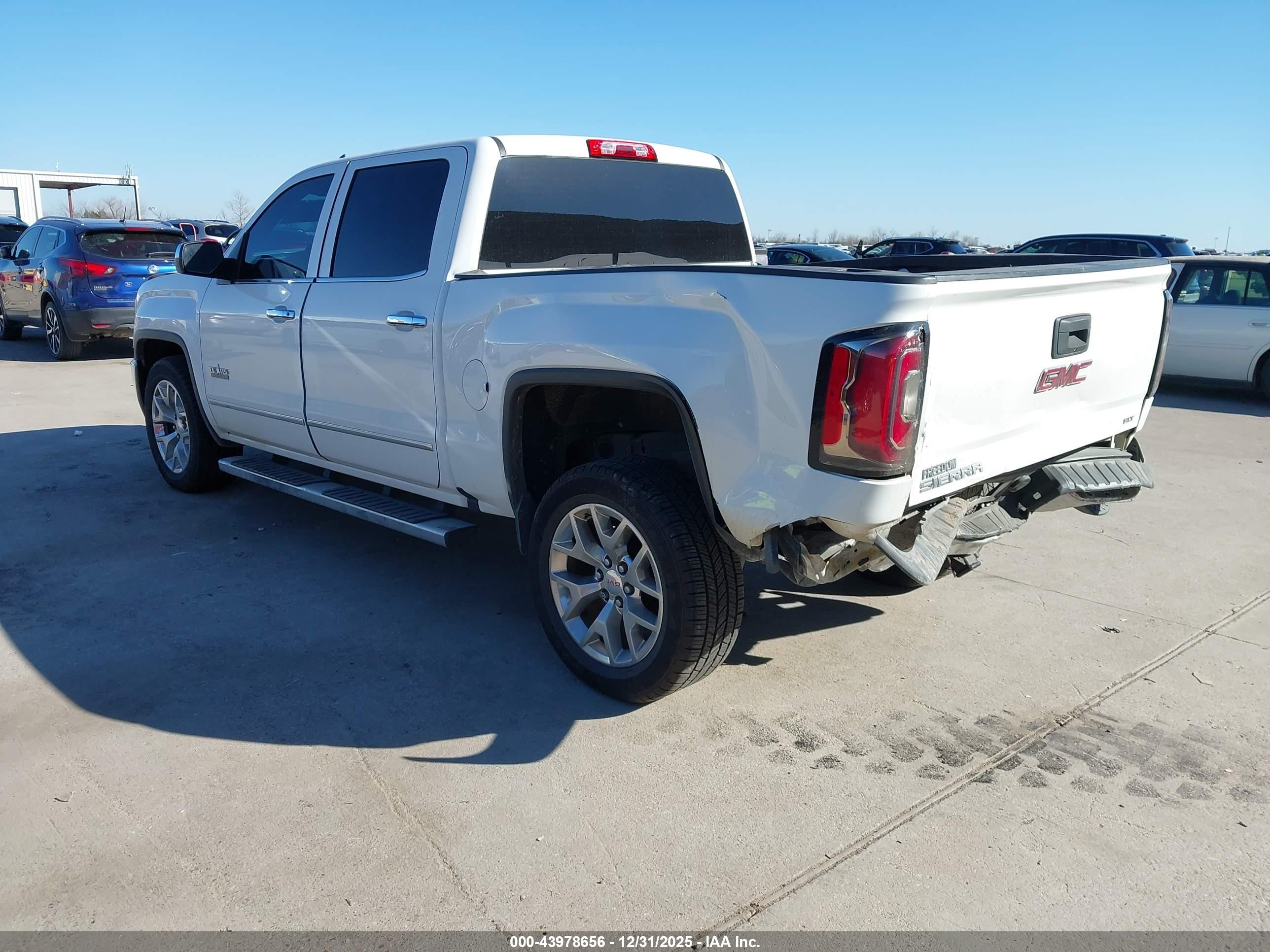 GMC SIERRA image 3