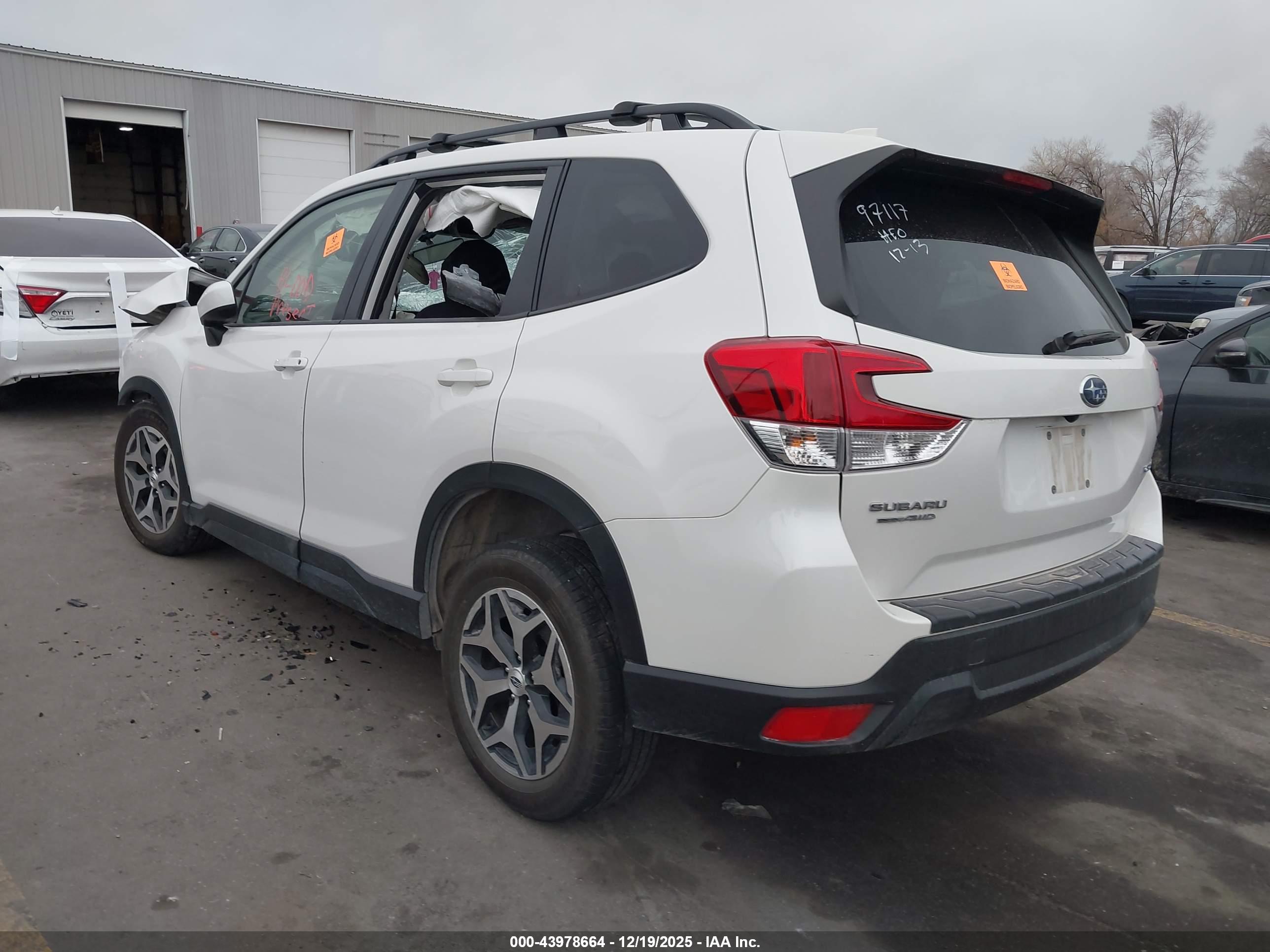 SUBARU FORESTER image 3
