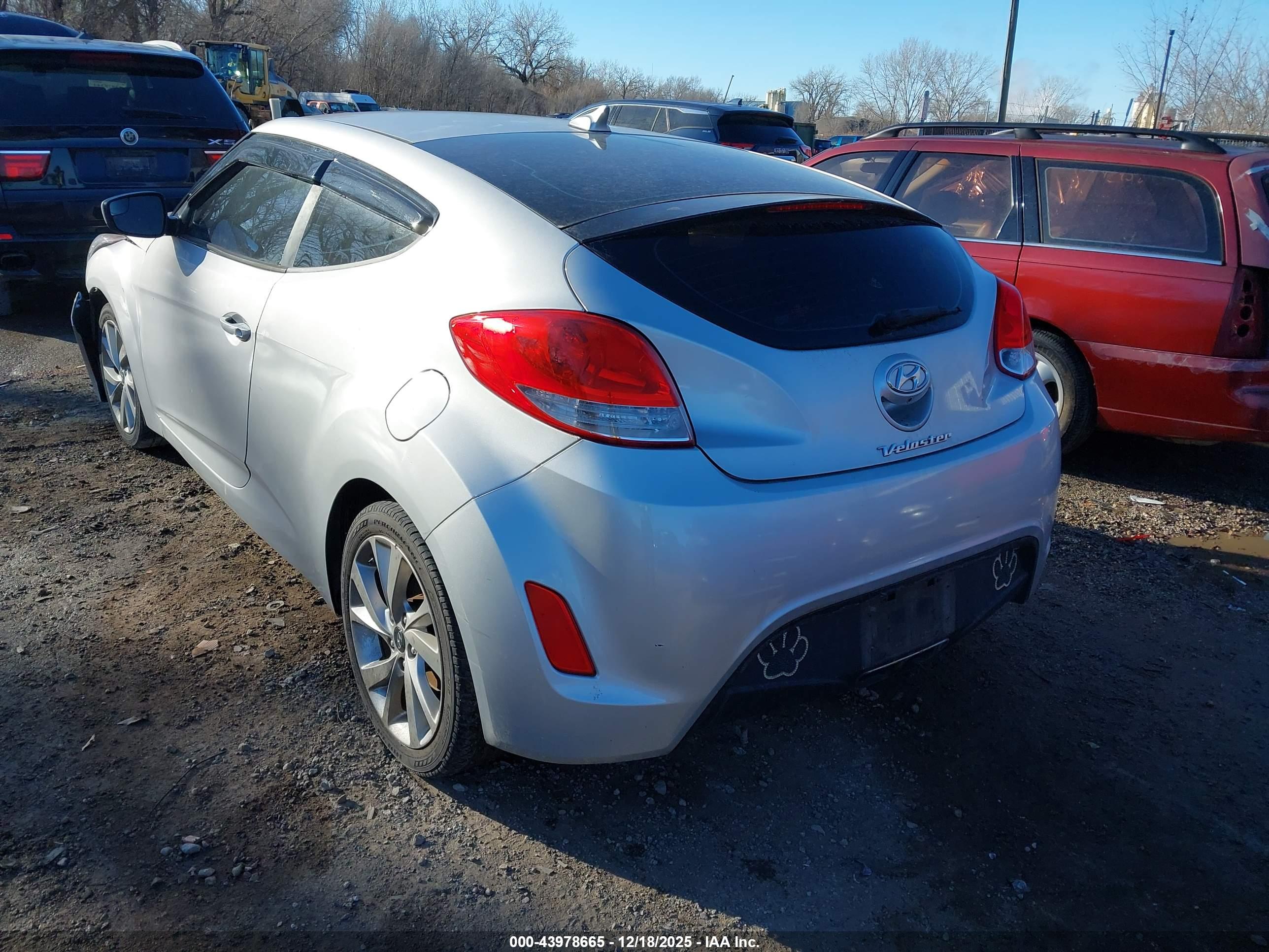 HYUNDAI VELOSTER image 3