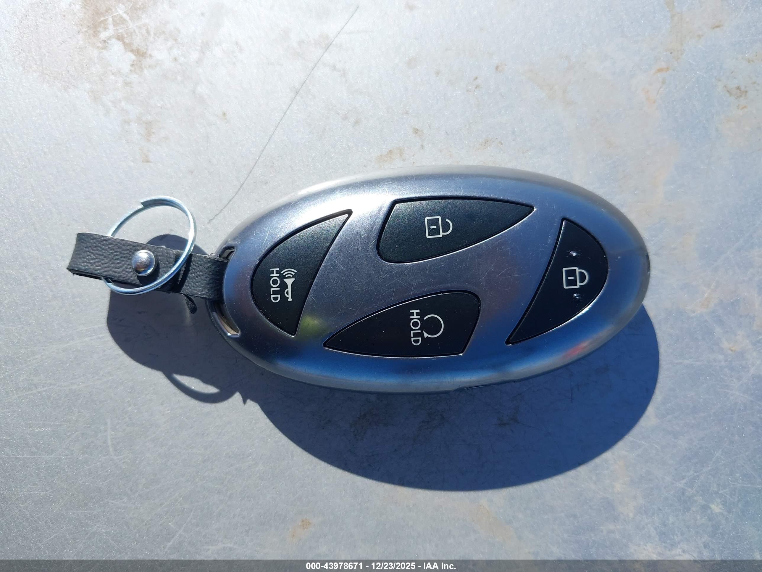 HYUNDAI TUCSON image 11