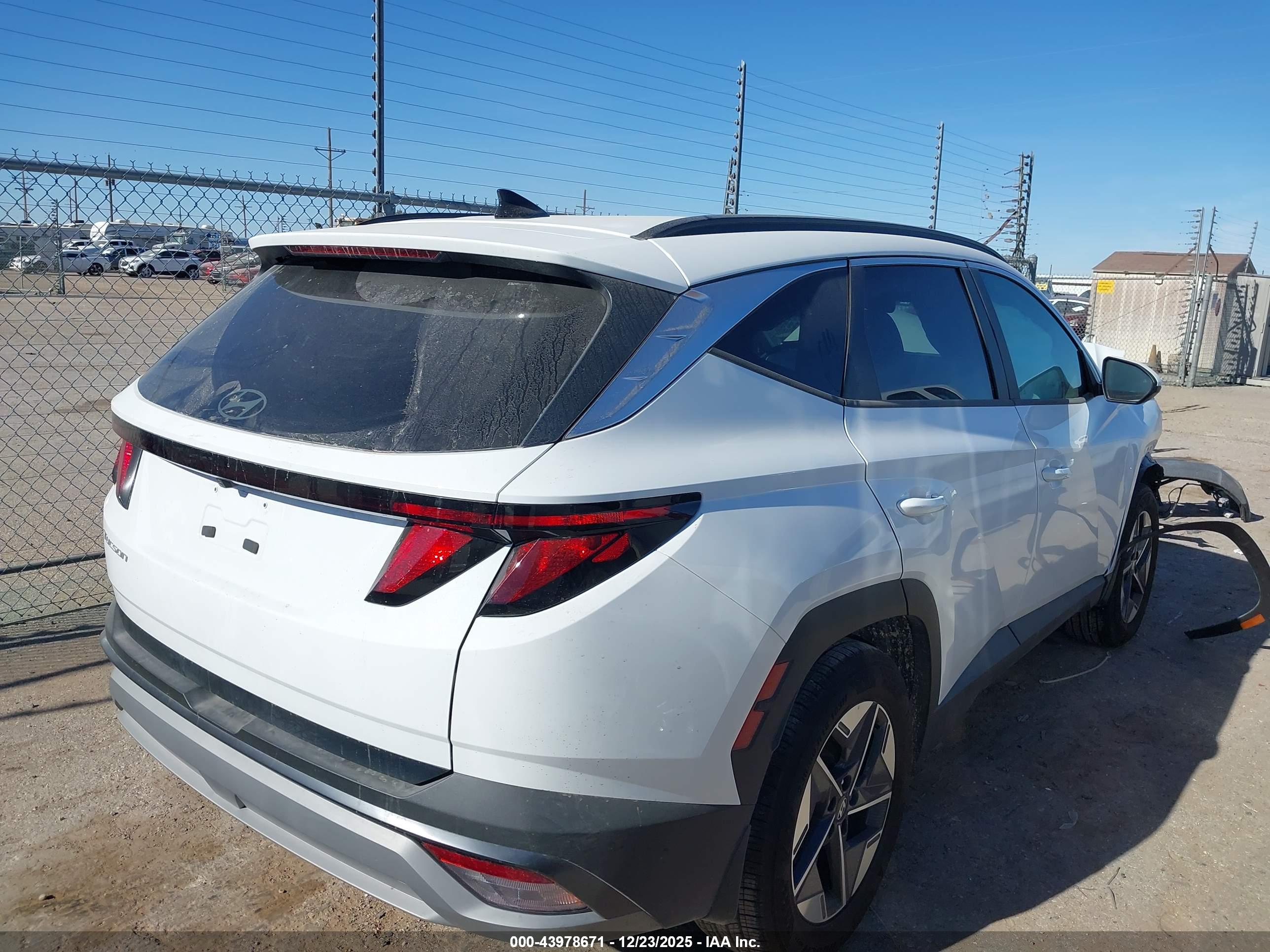 HYUNDAI TUCSON image 4