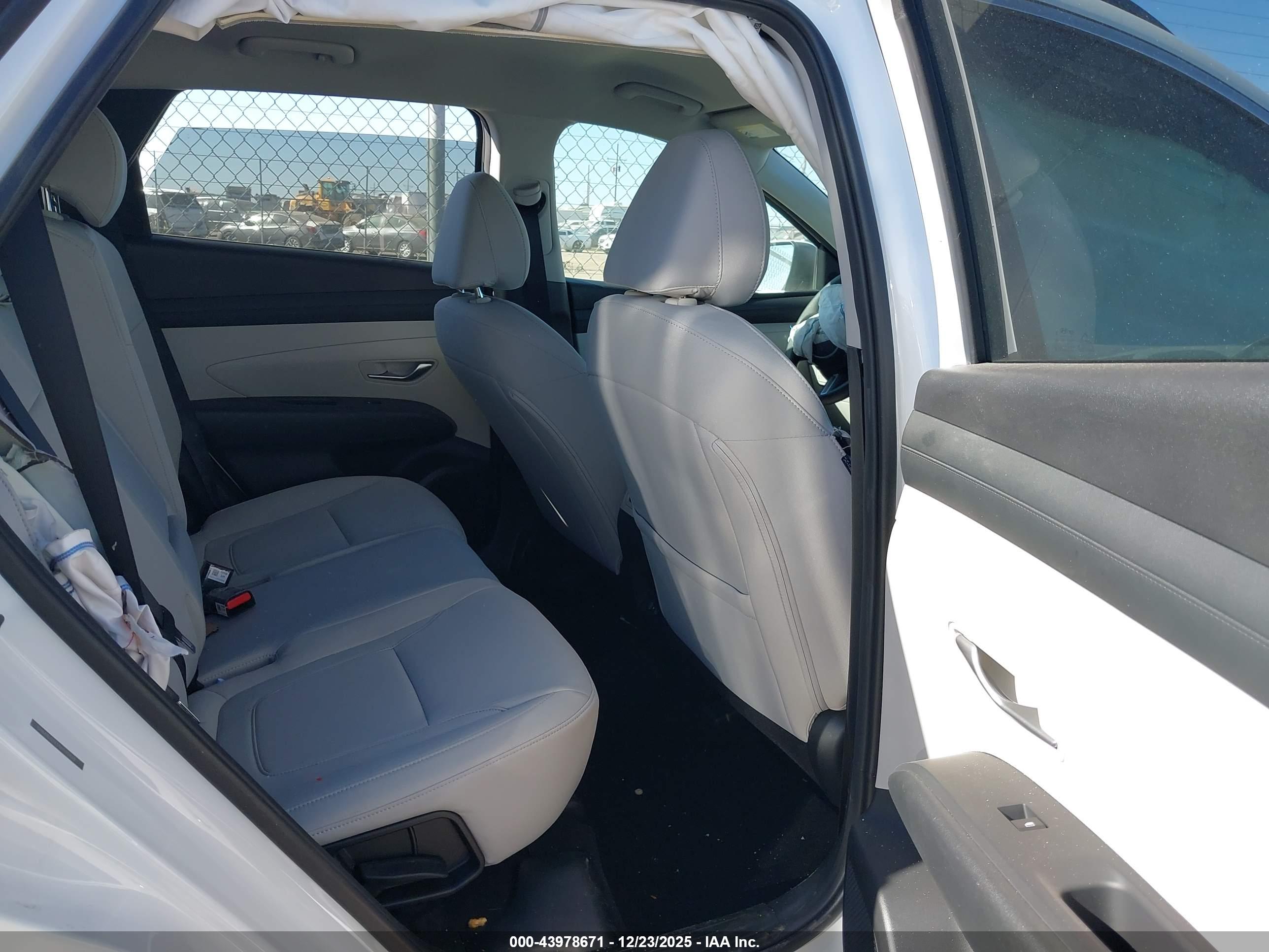 HYUNDAI TUCSON image 8