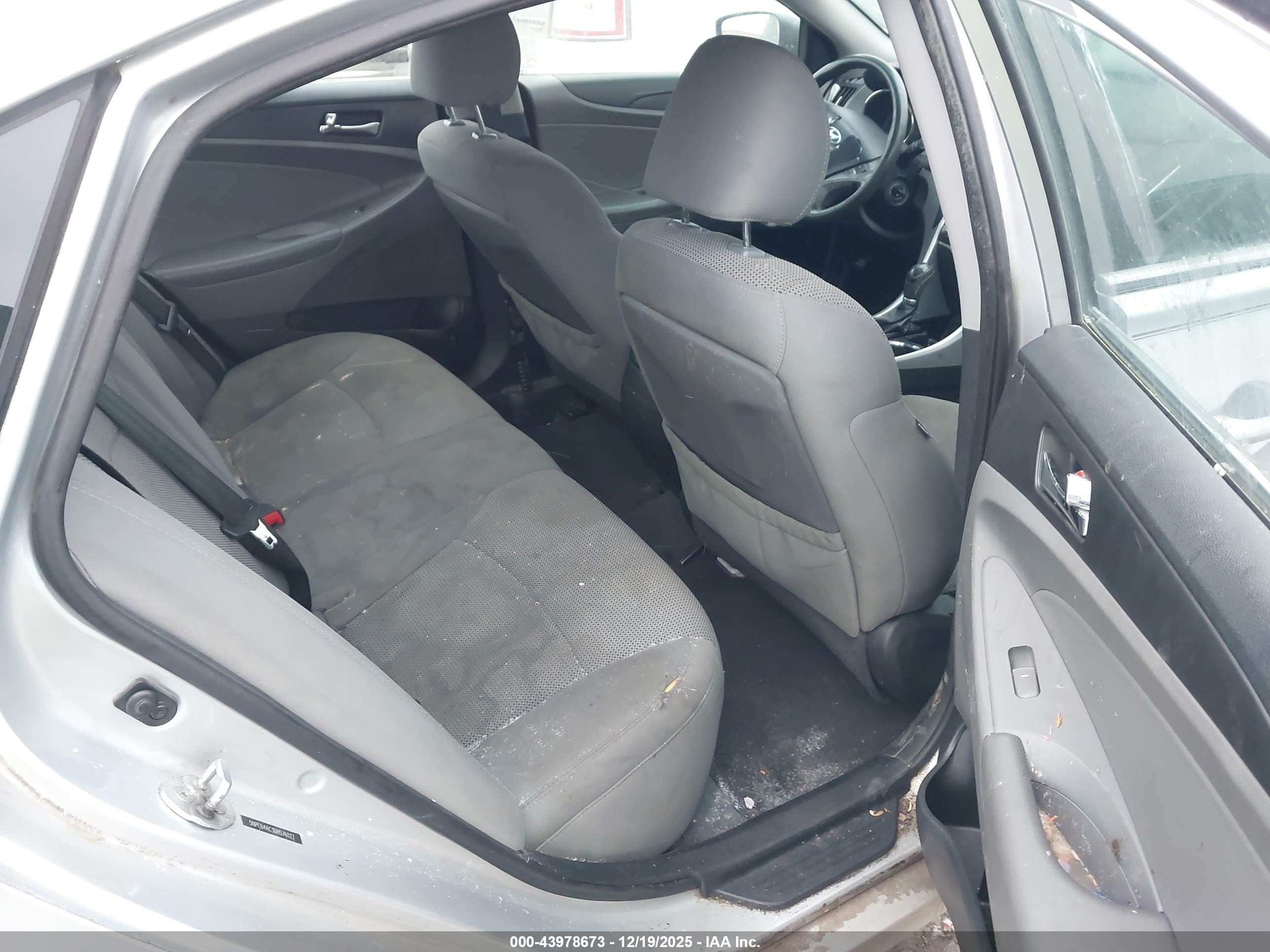 HYUNDAI SONATA image 8