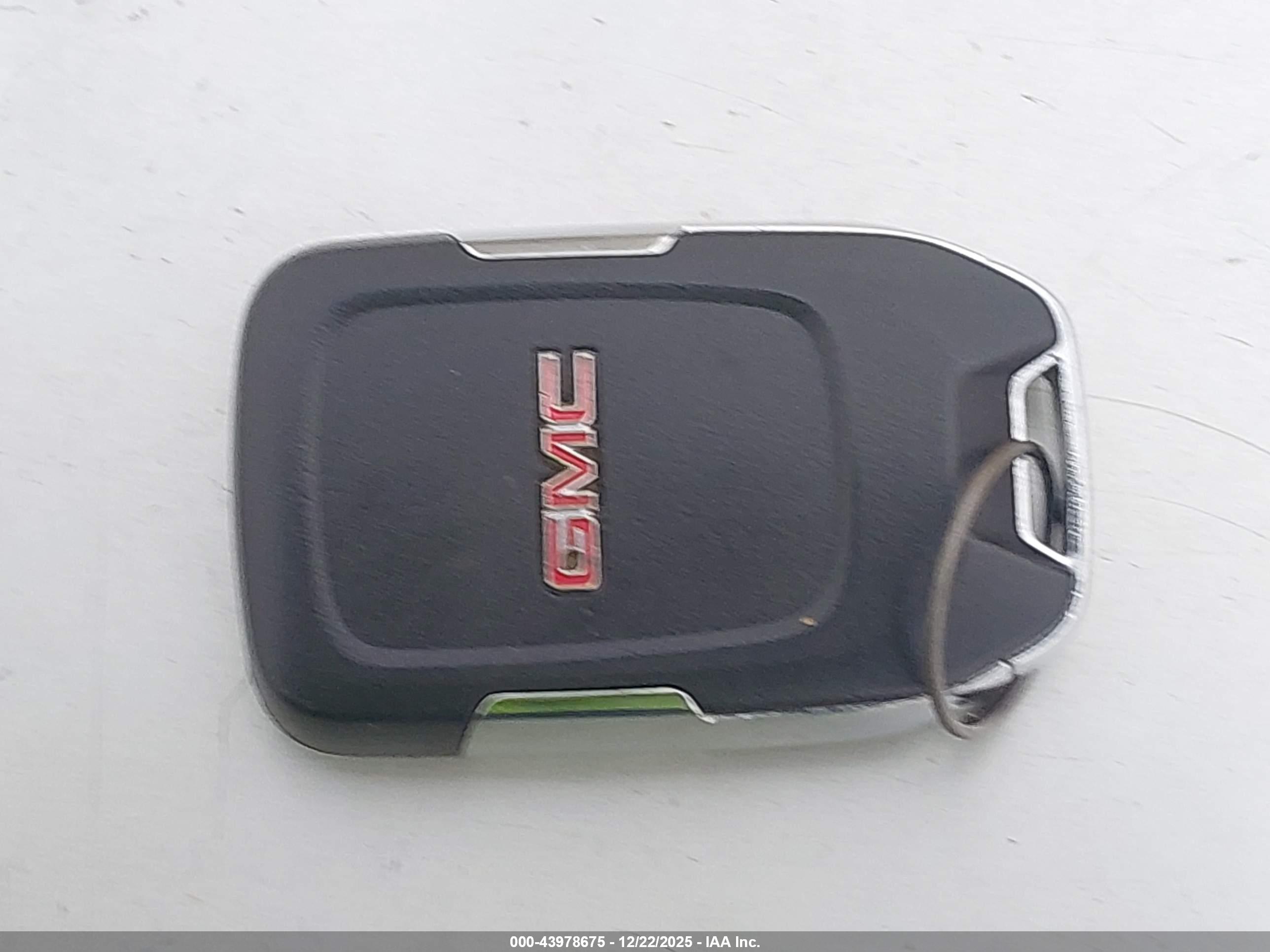 GMC TERRAIN image 11