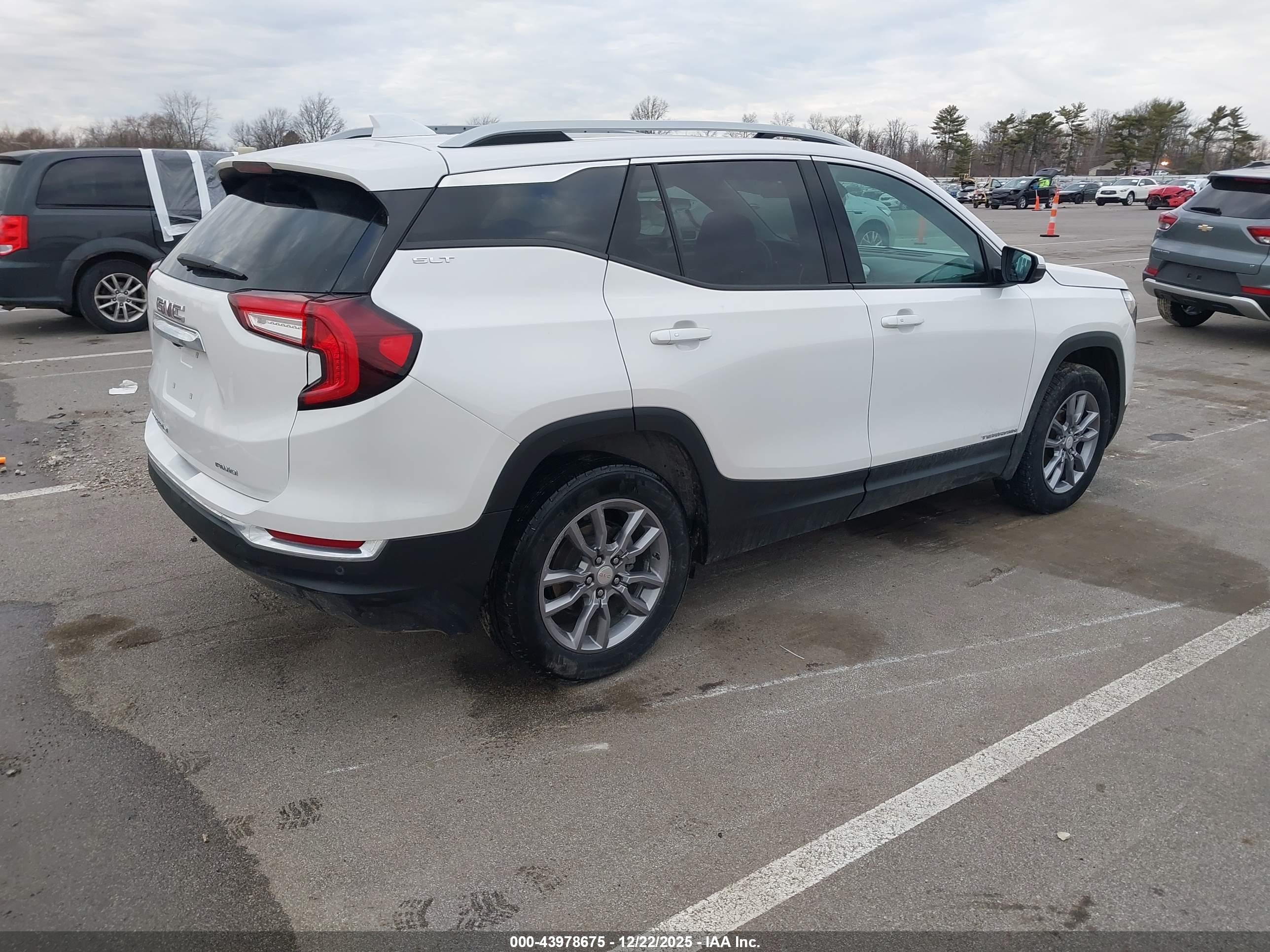 GMC TERRAIN image 4