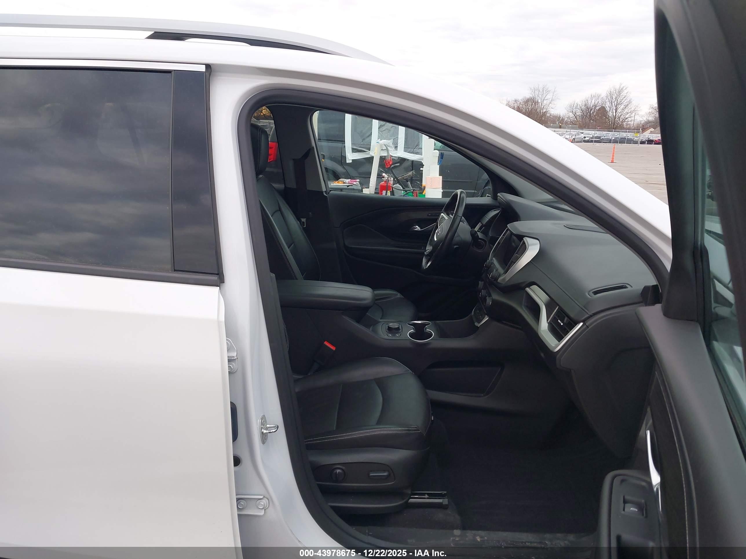GMC TERRAIN image 5