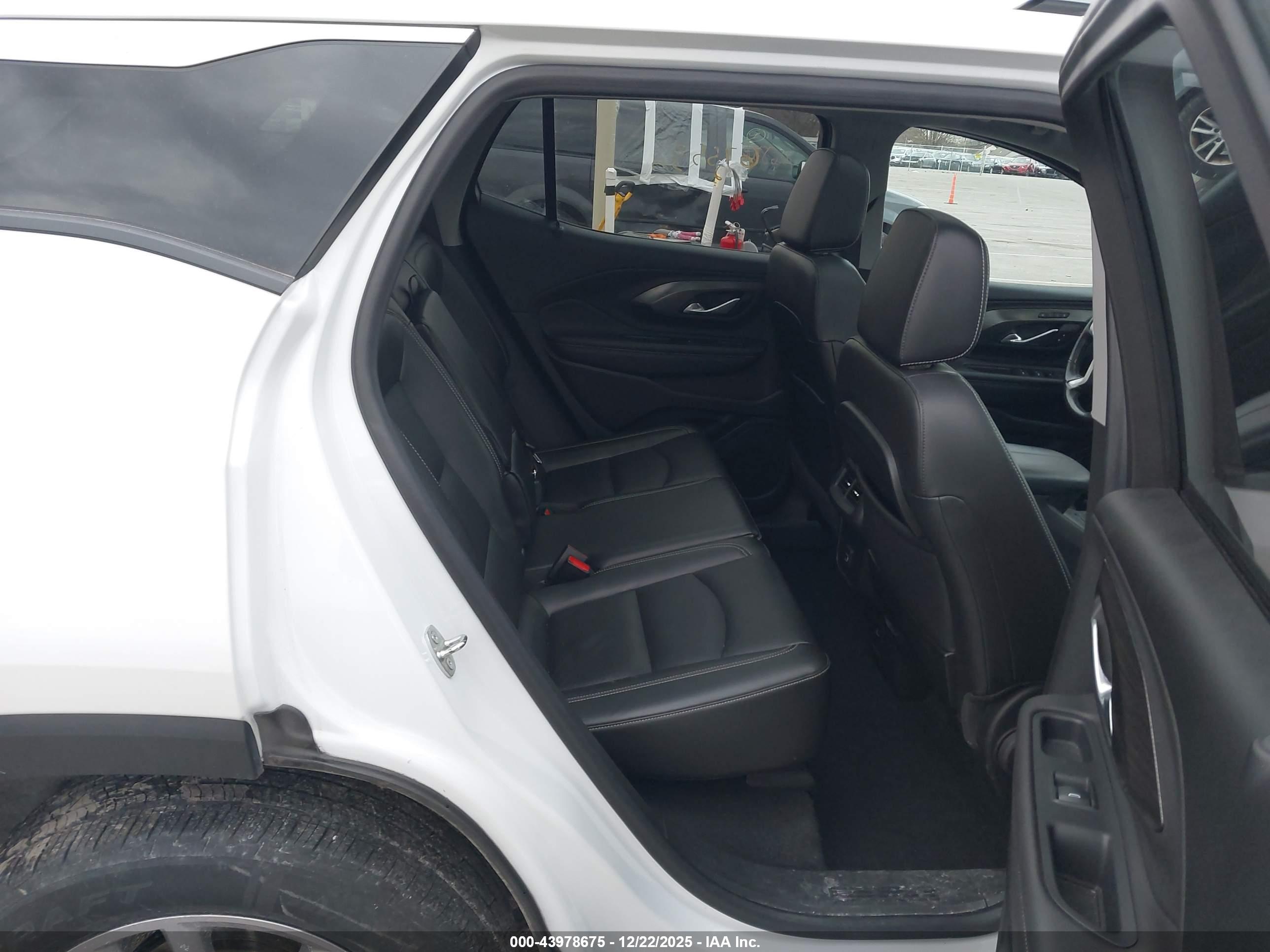 GMC TERRAIN image 8