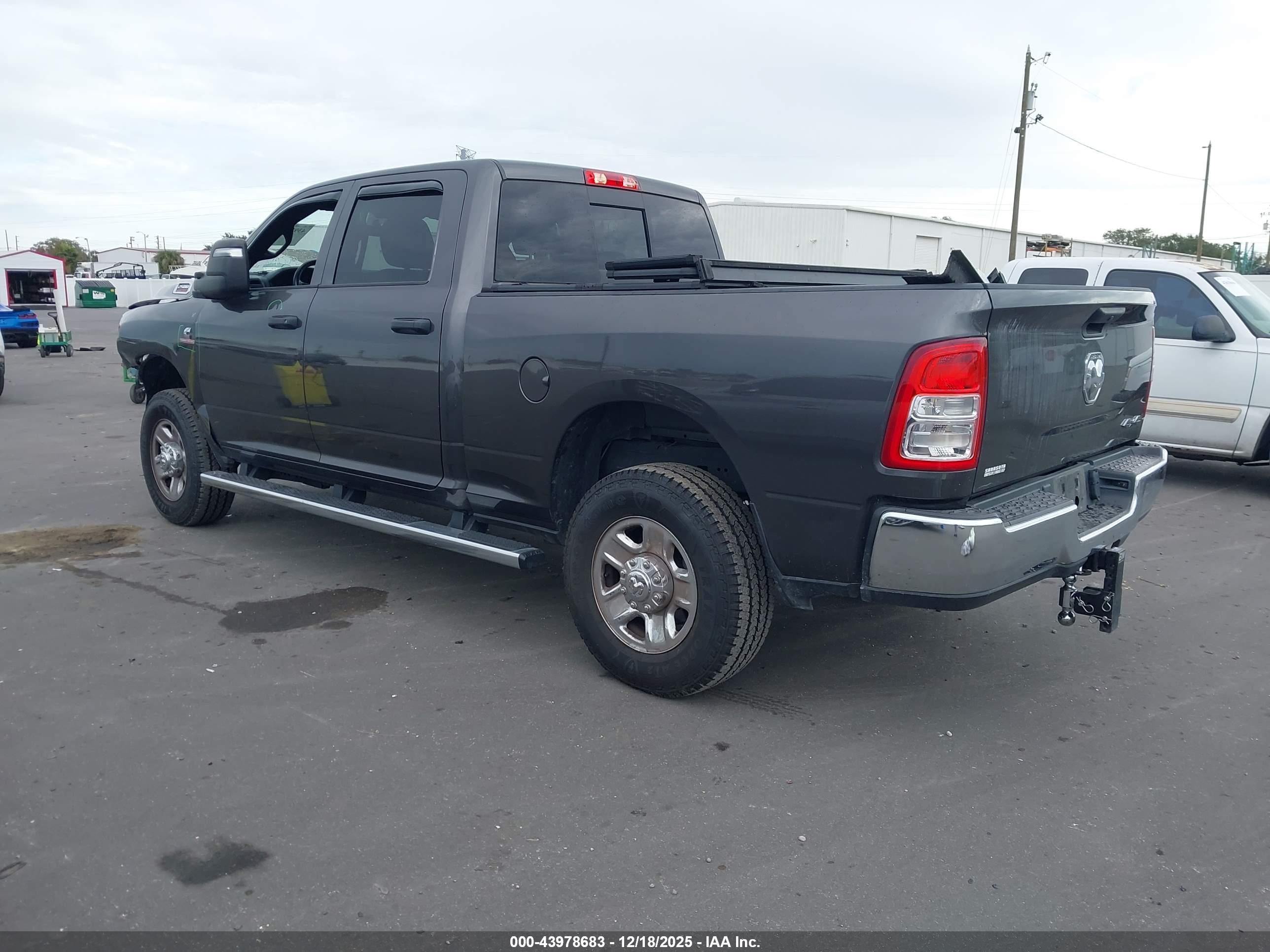 RAM 2500 image 3