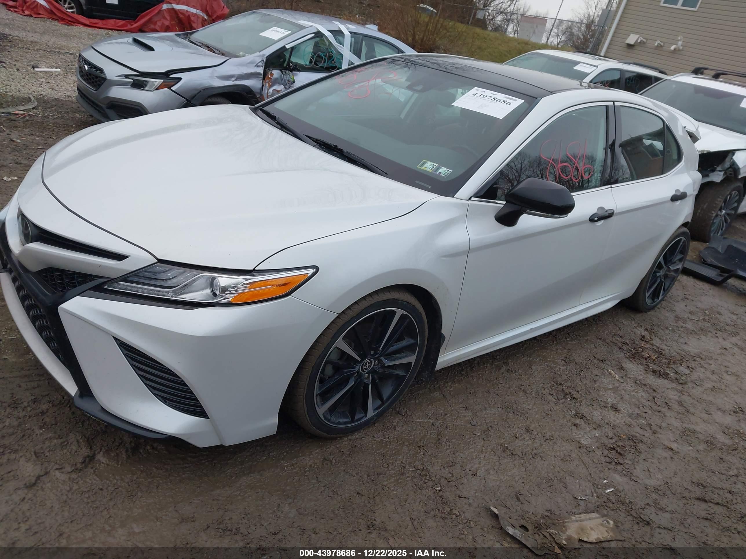 TOYOTA CAMRY image 2