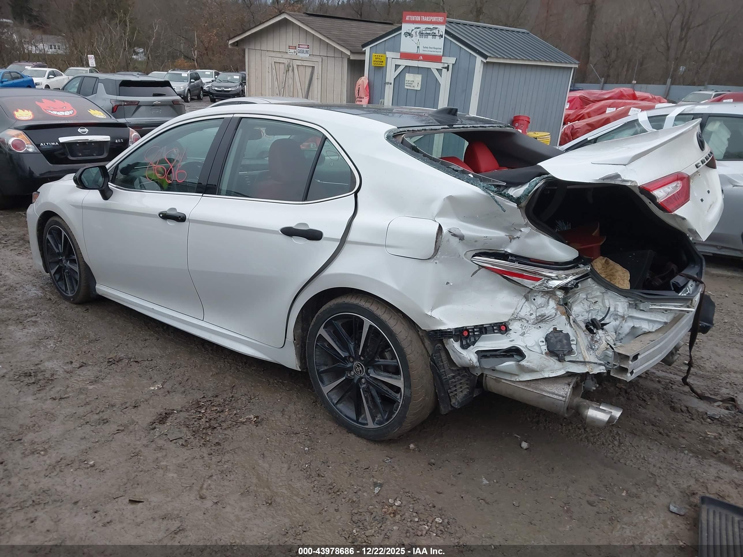 TOYOTA CAMRY image 3