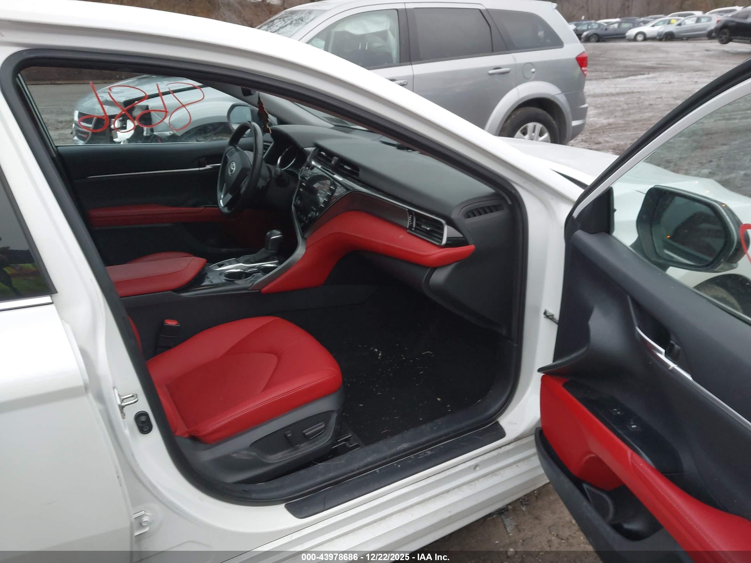 TOYOTA CAMRY image 5