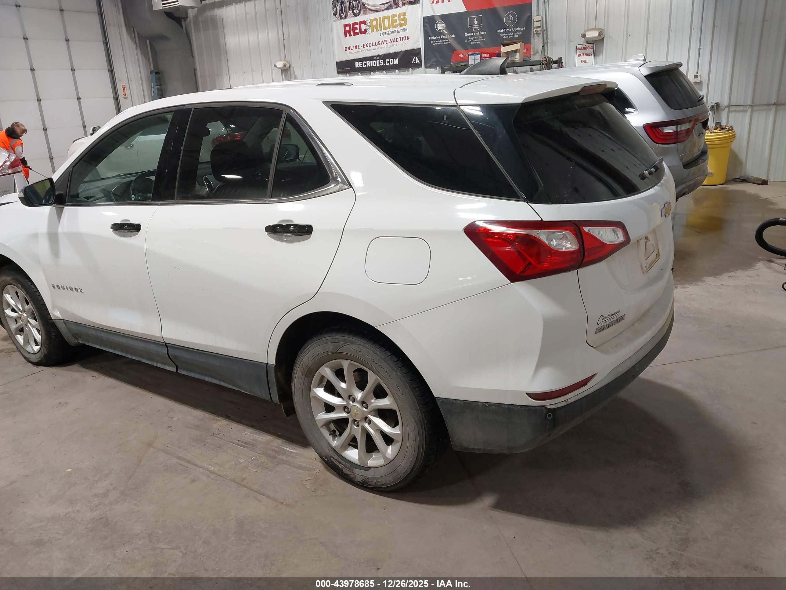 CHEVROLET EQUINOX image 3