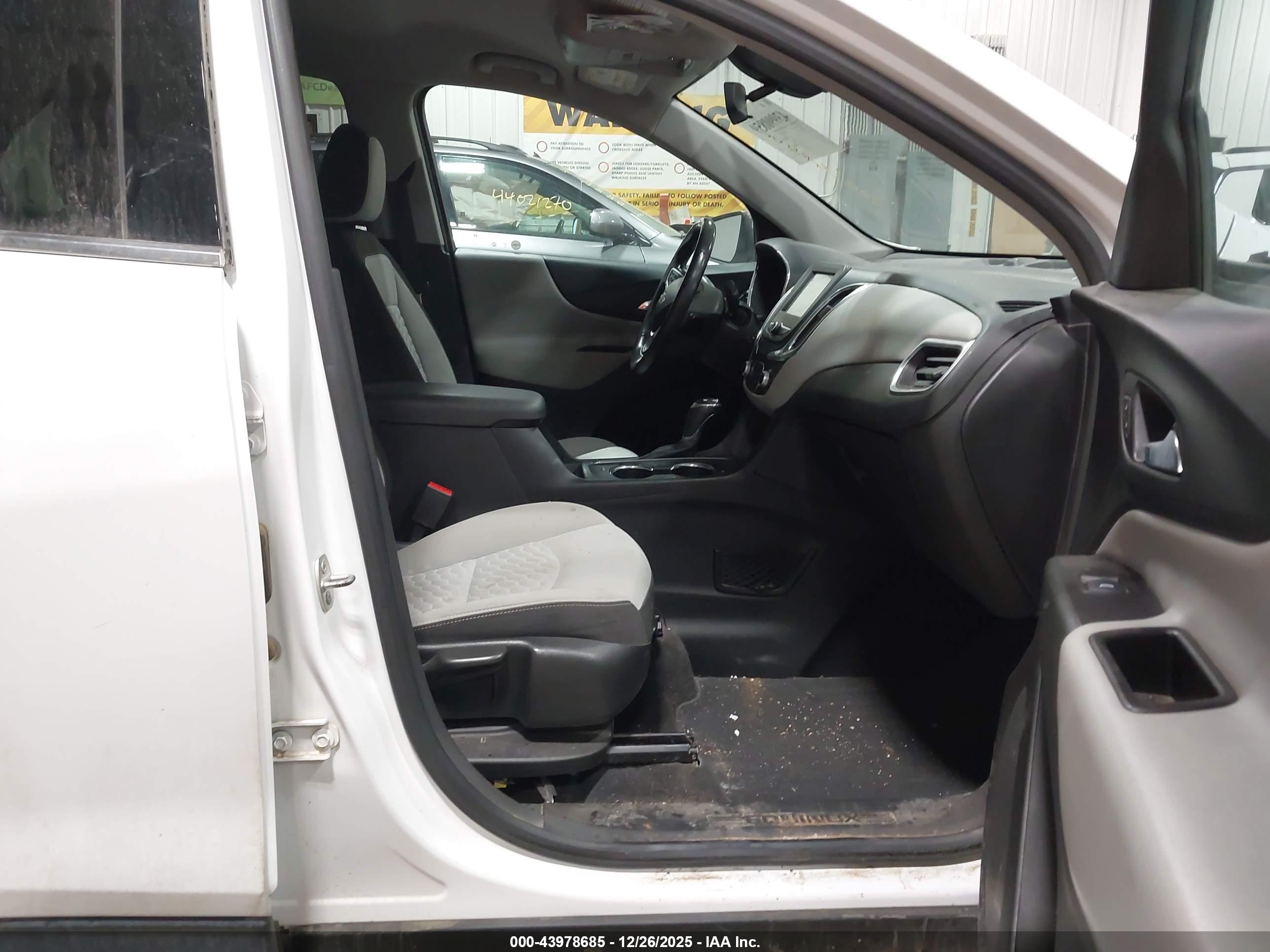 CHEVROLET EQUINOX image 5