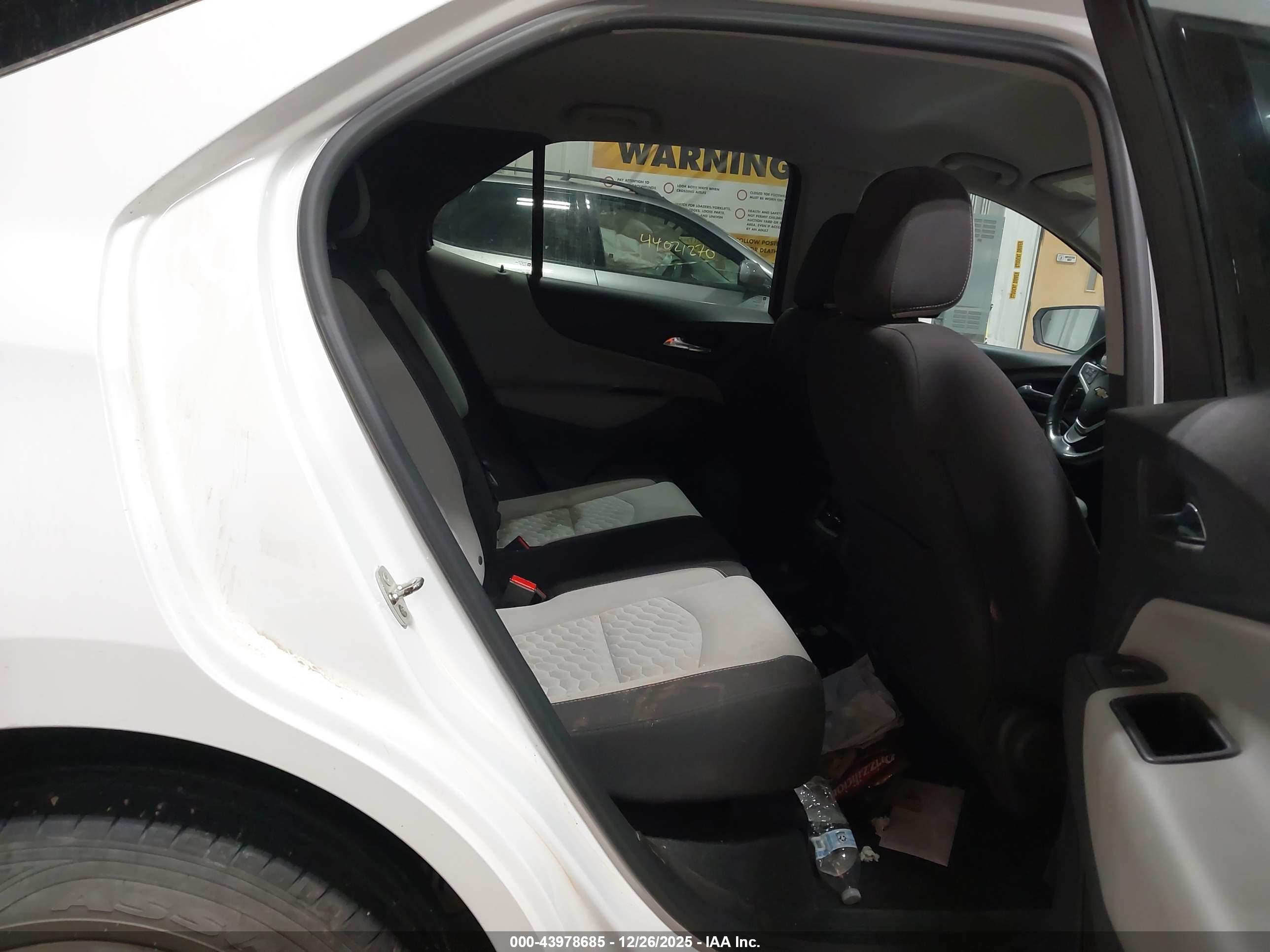 CHEVROLET EQUINOX image 8