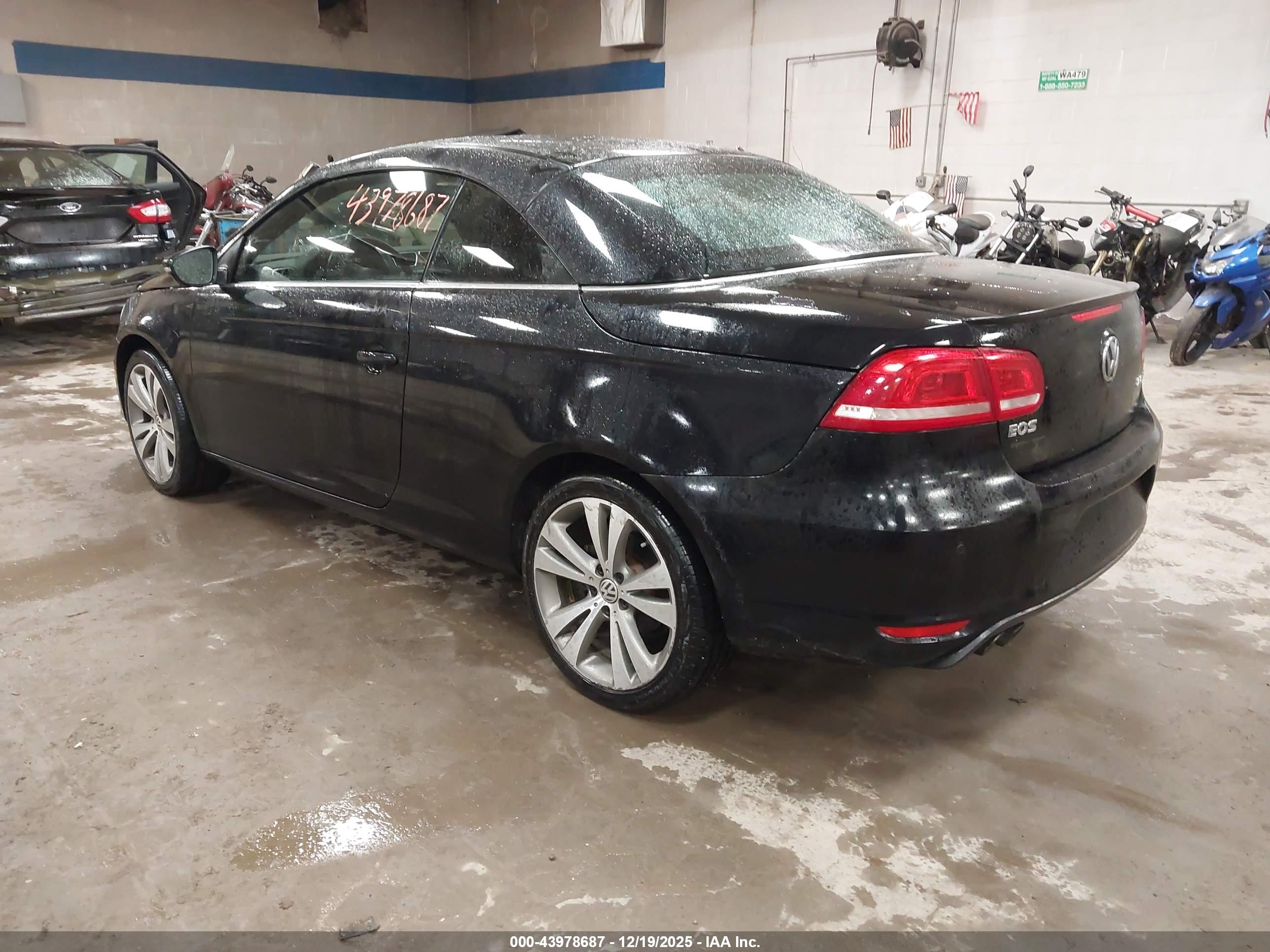 VOLKSWAGEN EOS image 3
