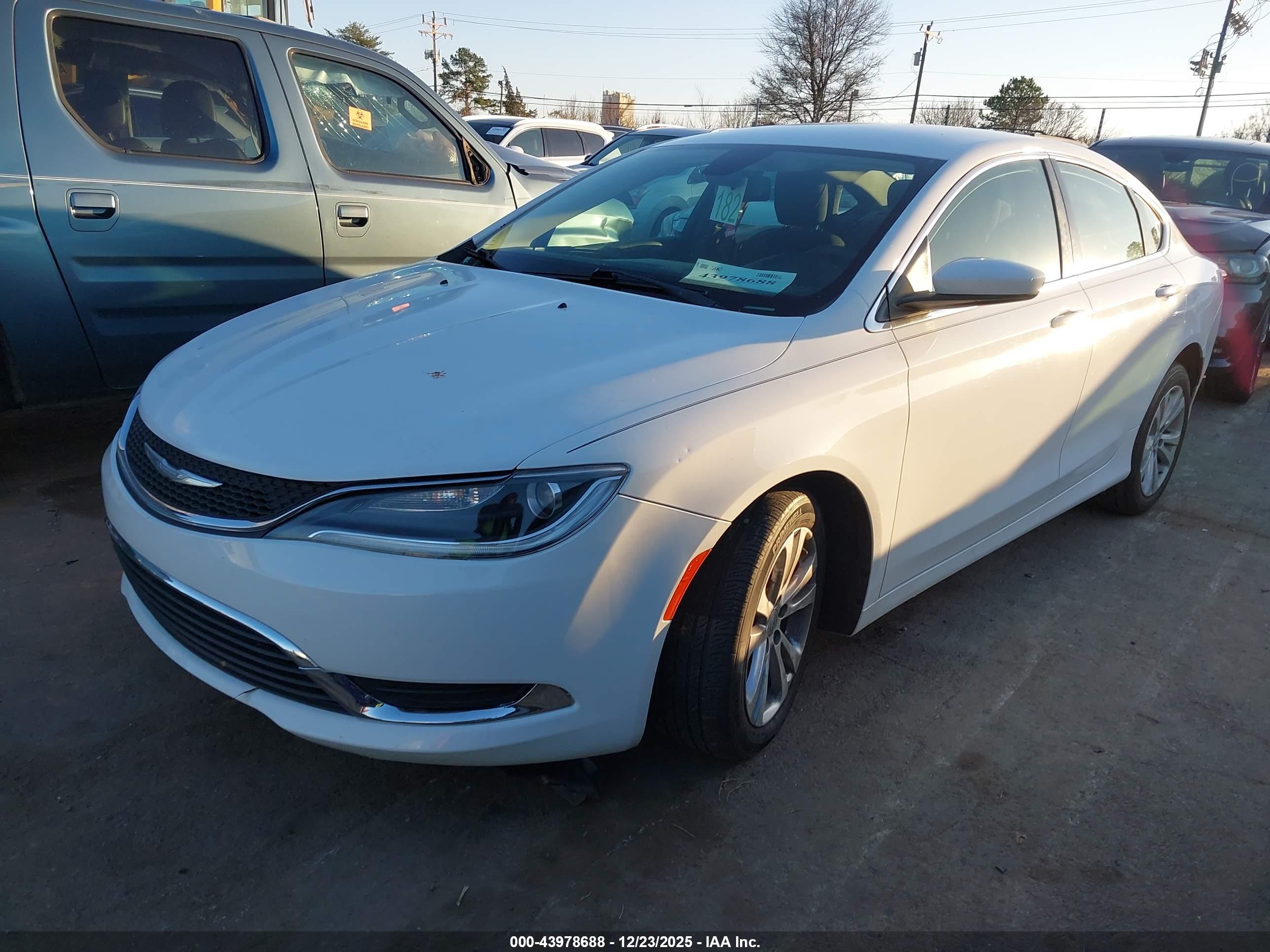 CHRYSLER 200 image 2