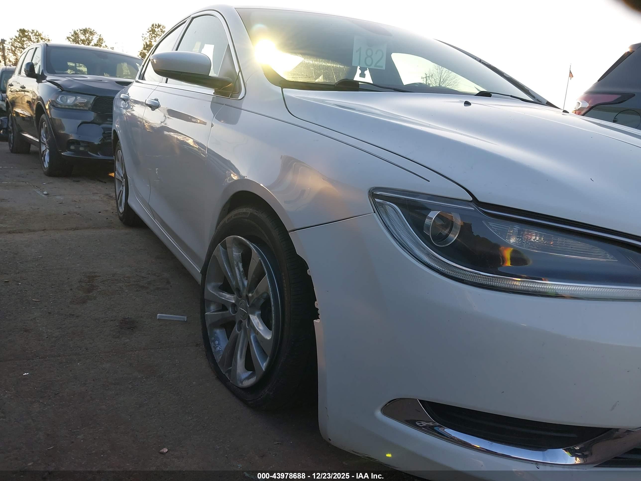 CHRYSLER 200 image 6
