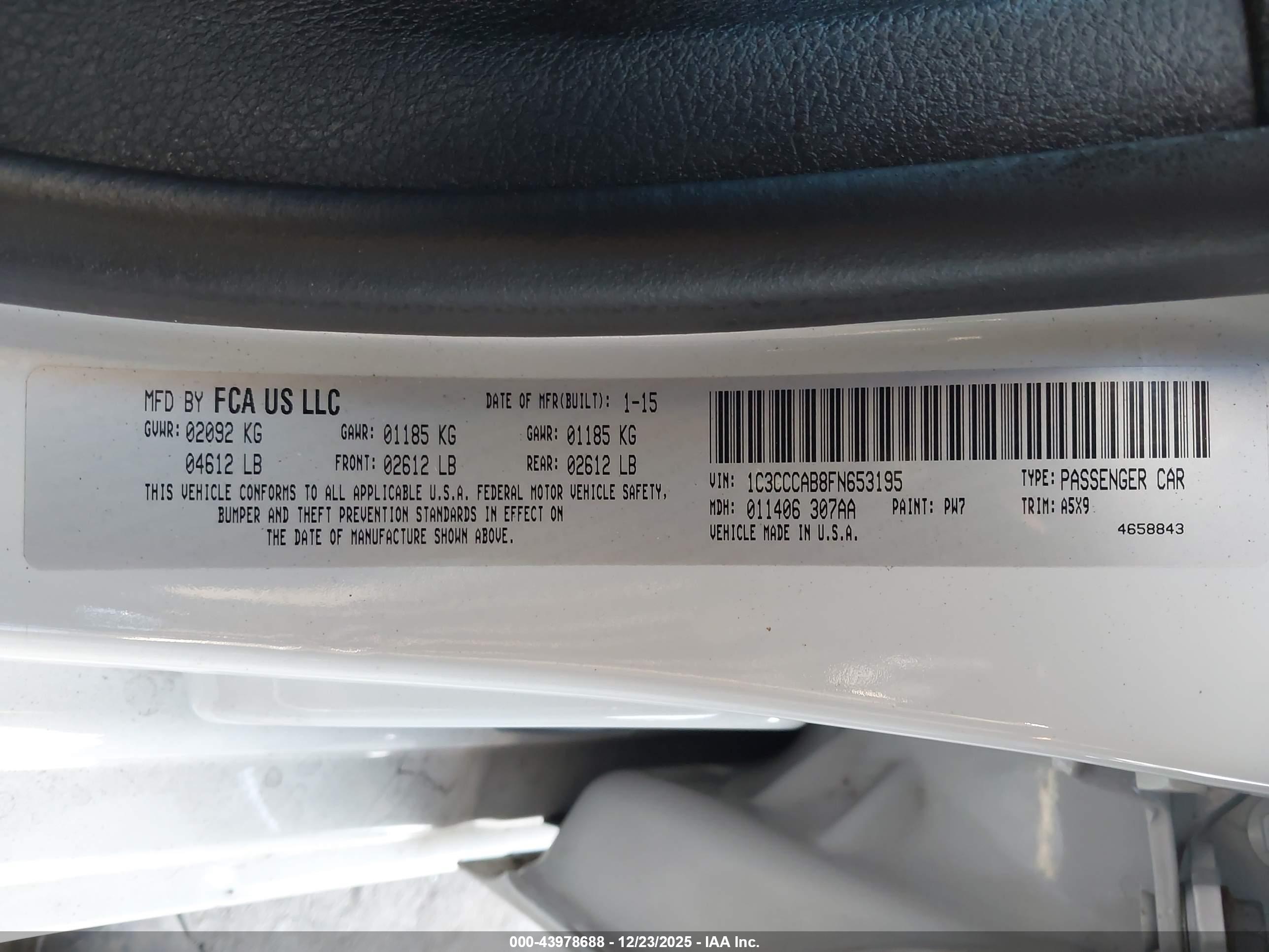 CHRYSLER 200 image 9