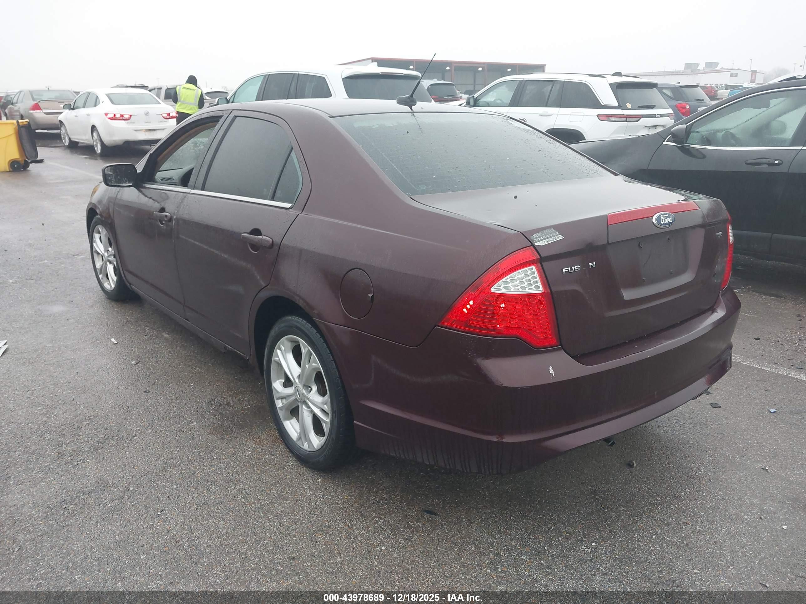 FORD FUSION image 3