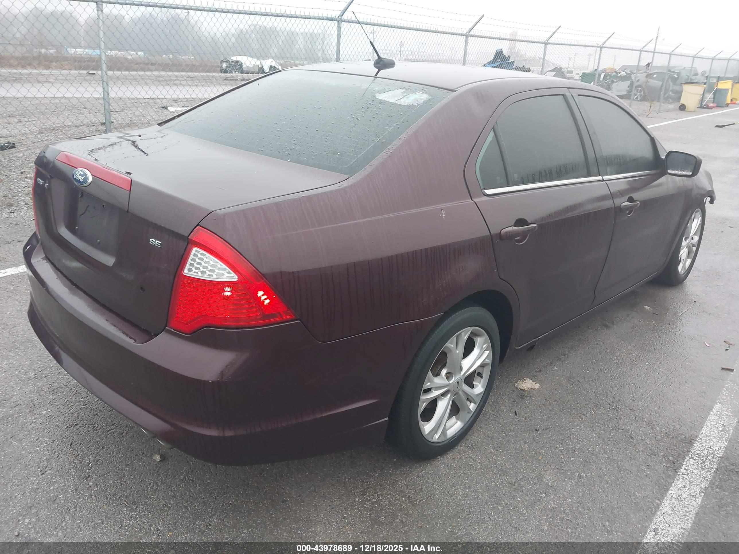 FORD FUSION image 4