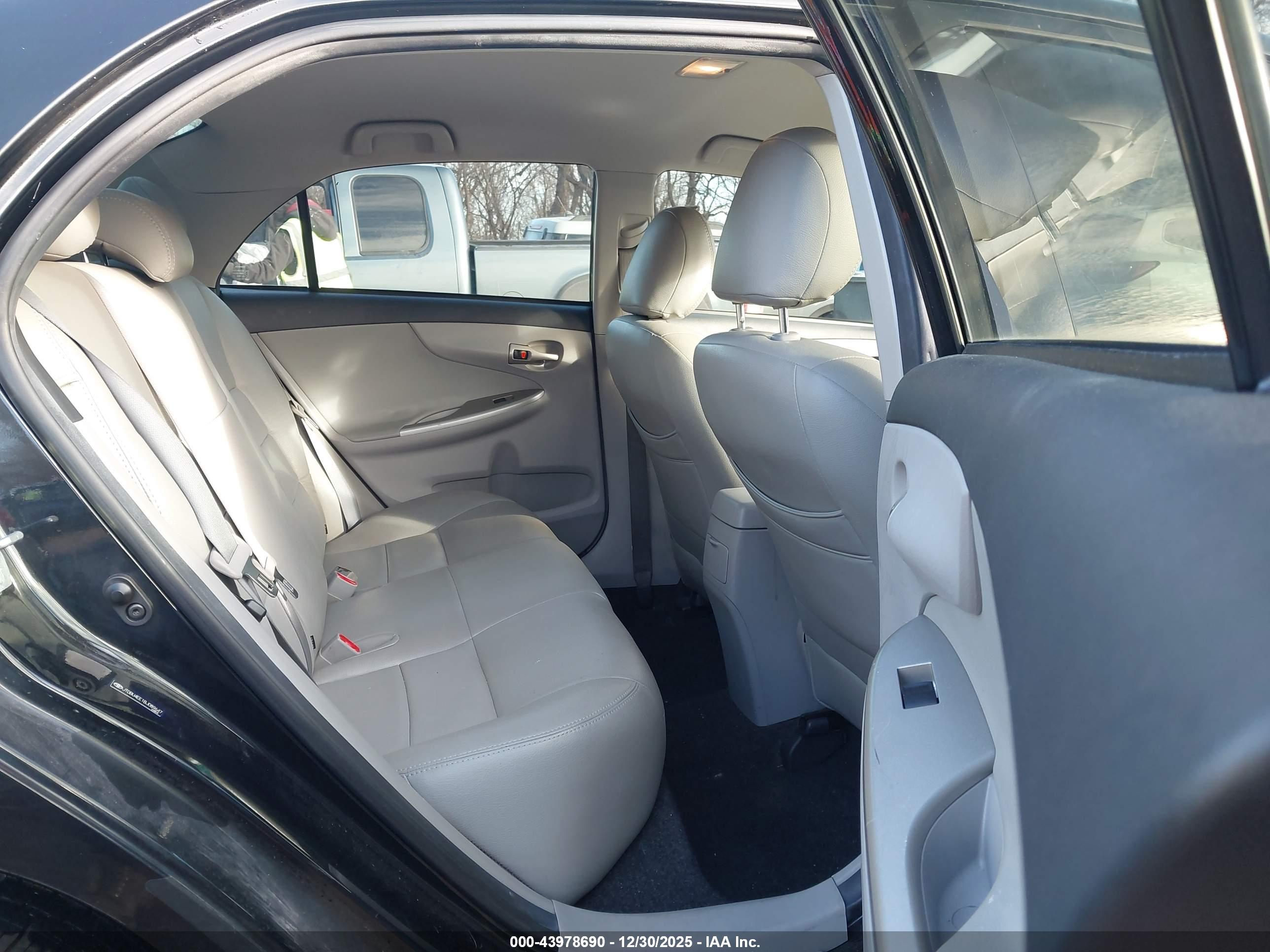 TOYOTA COROLLA image 8