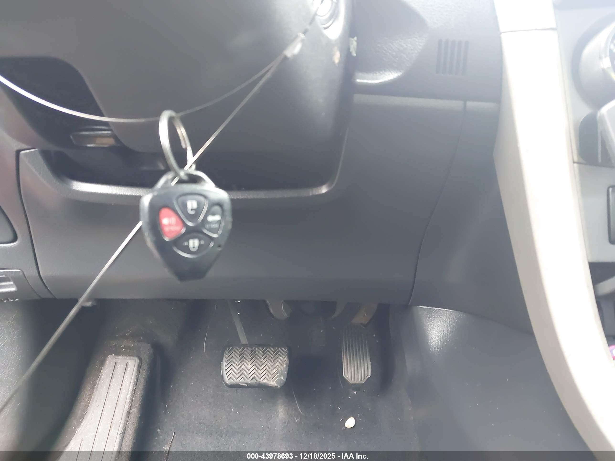 TOYOTA COROLLA image 11