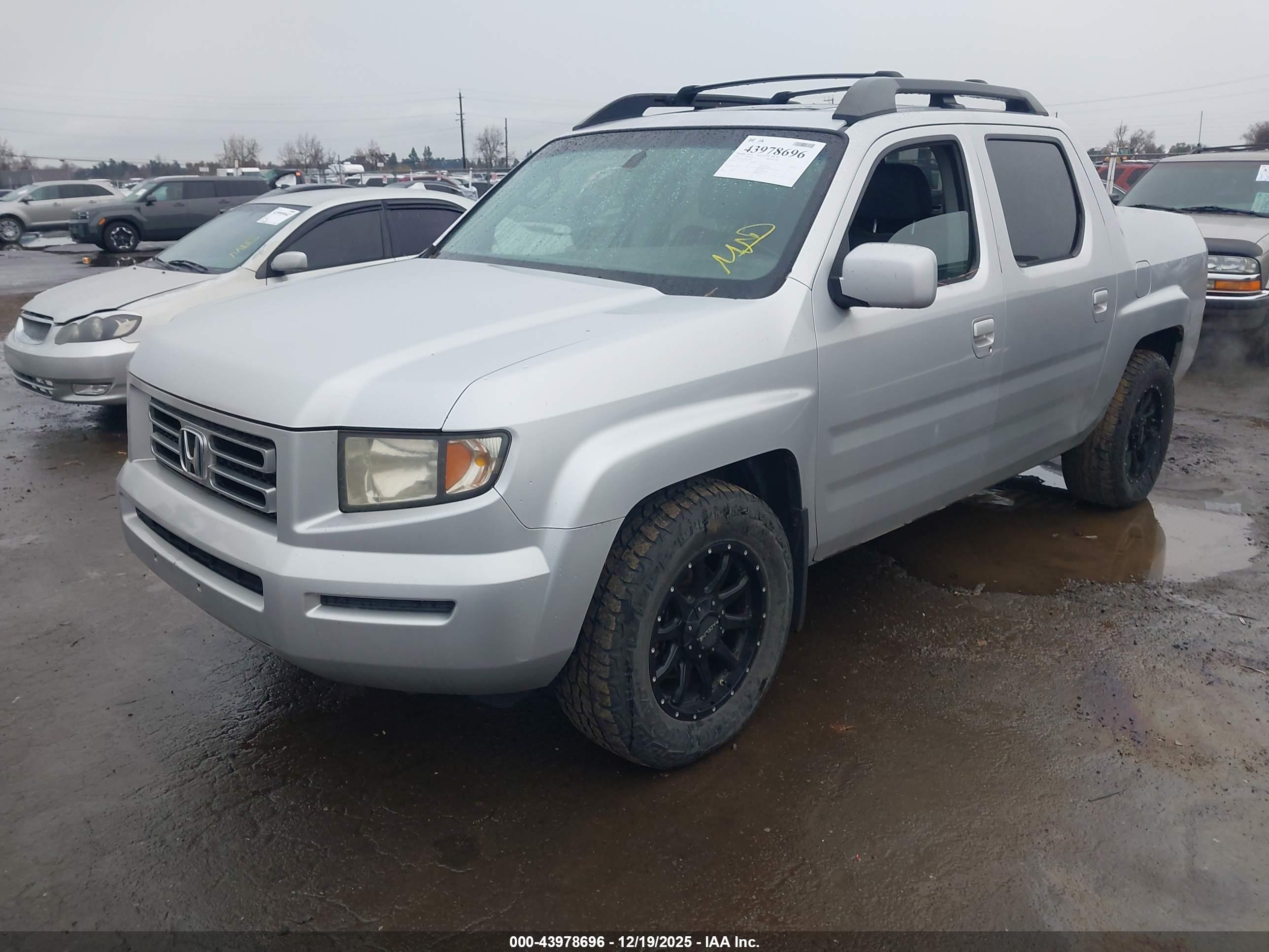 HONDA RIDGELINE image 2
