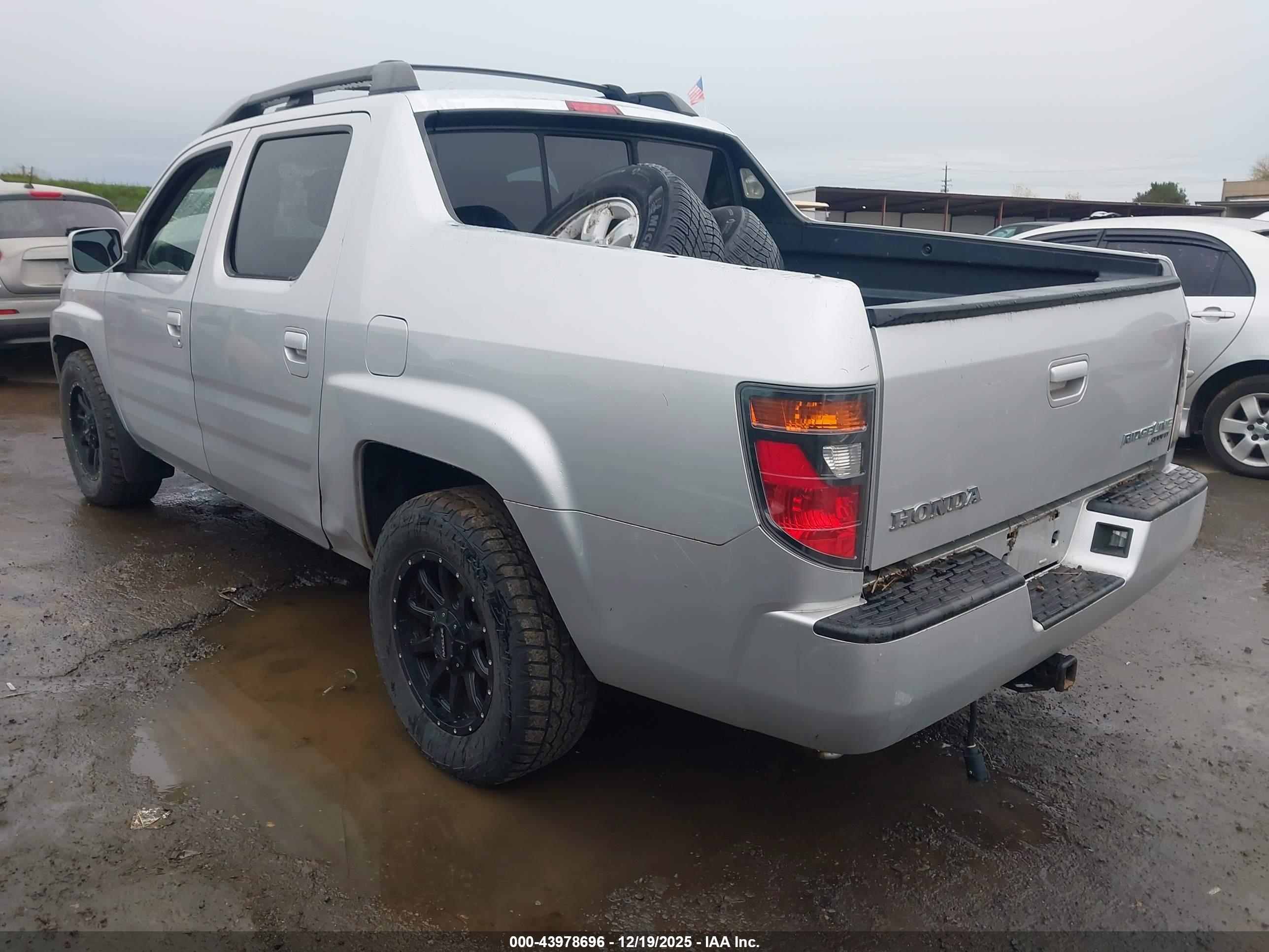 HONDA RIDGELINE image 3